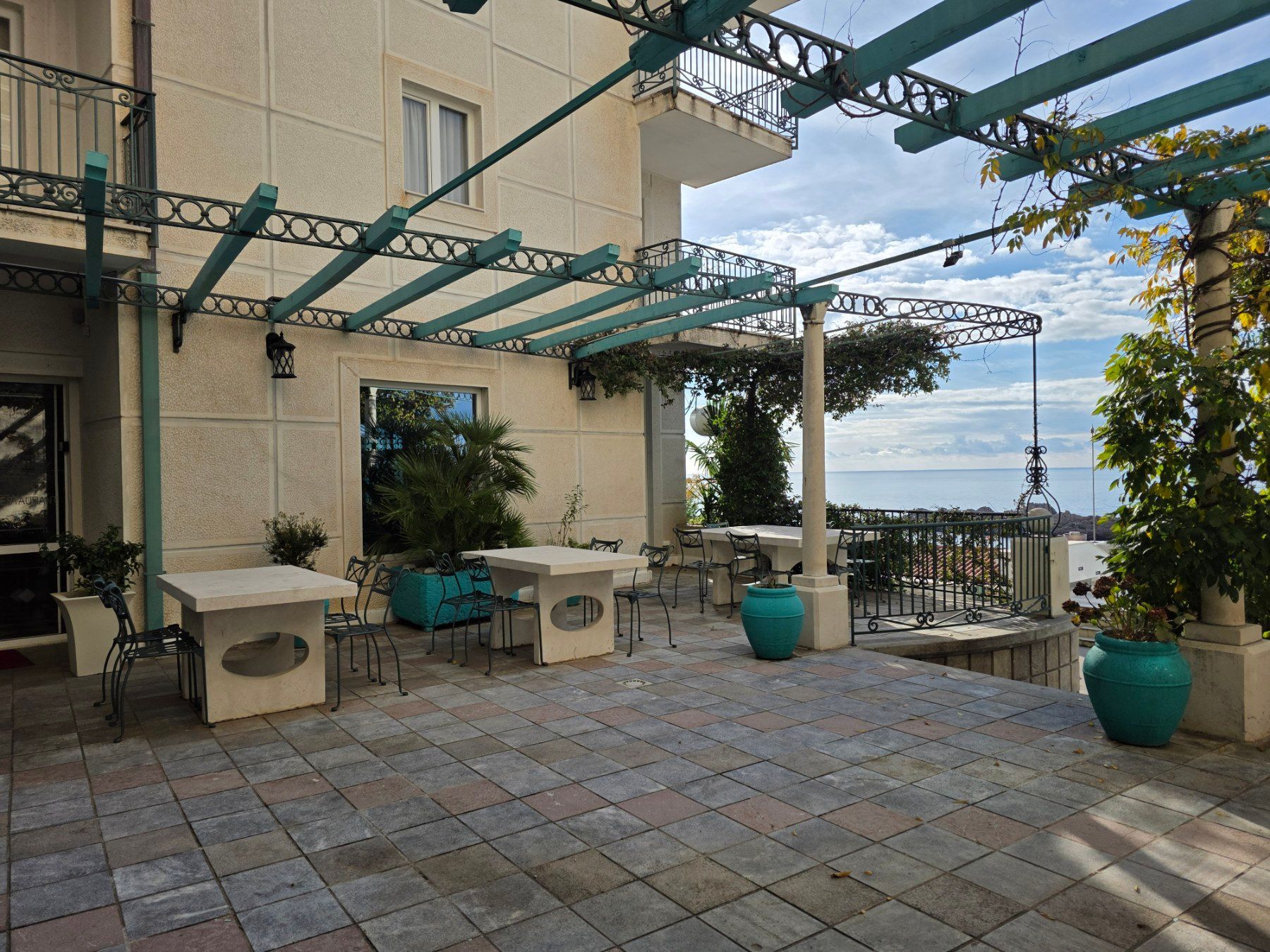 Luksuzni hotel sa spa centrom, restoranom i brojnim sadržajem na prodaju-Sveti Stefan, Crna Gora - Amfora Real Estate