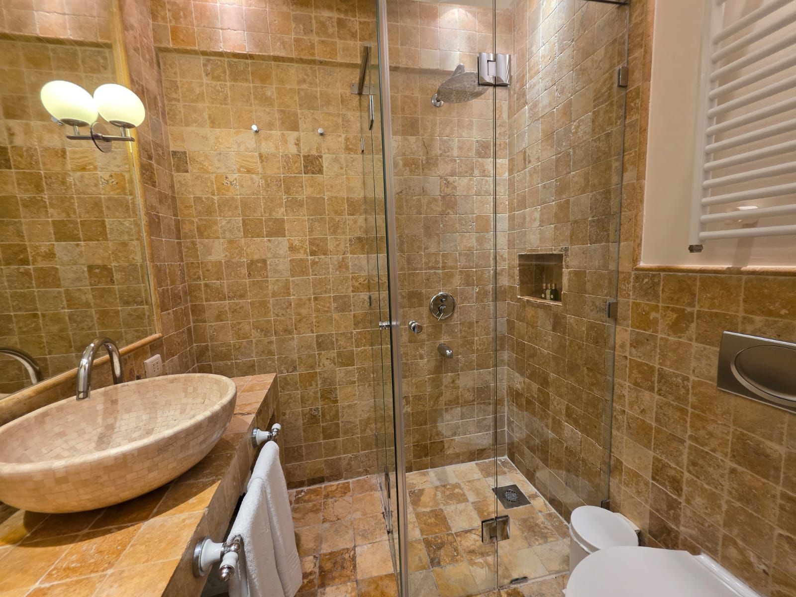 Luksuzni hotel sa spa centrom, restoranom i brojnim sadržajem na prodaju-Sveti Stefan, Crna Gora - Amfora Real Estate