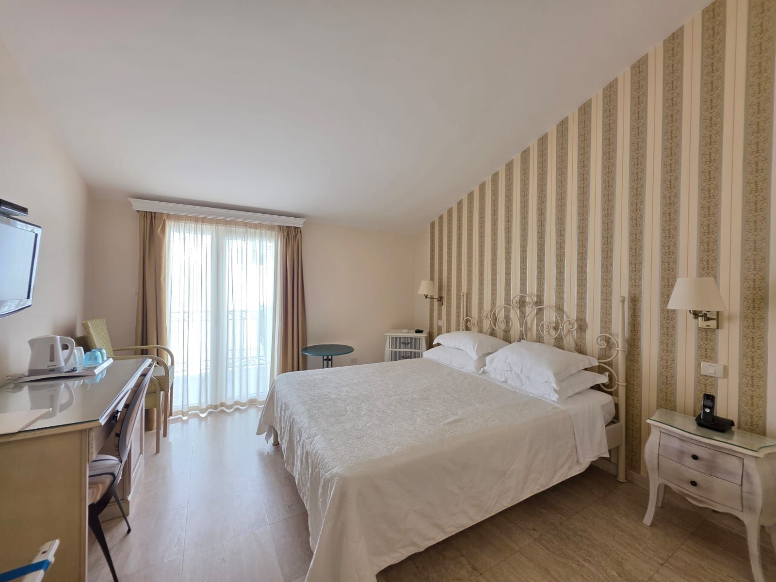 Luksuzni hotel sa spa centrom, restoranom i brojnim sadržajem na prodaju-Sveti Stefan, Crna Gora - Amfora Real Estate