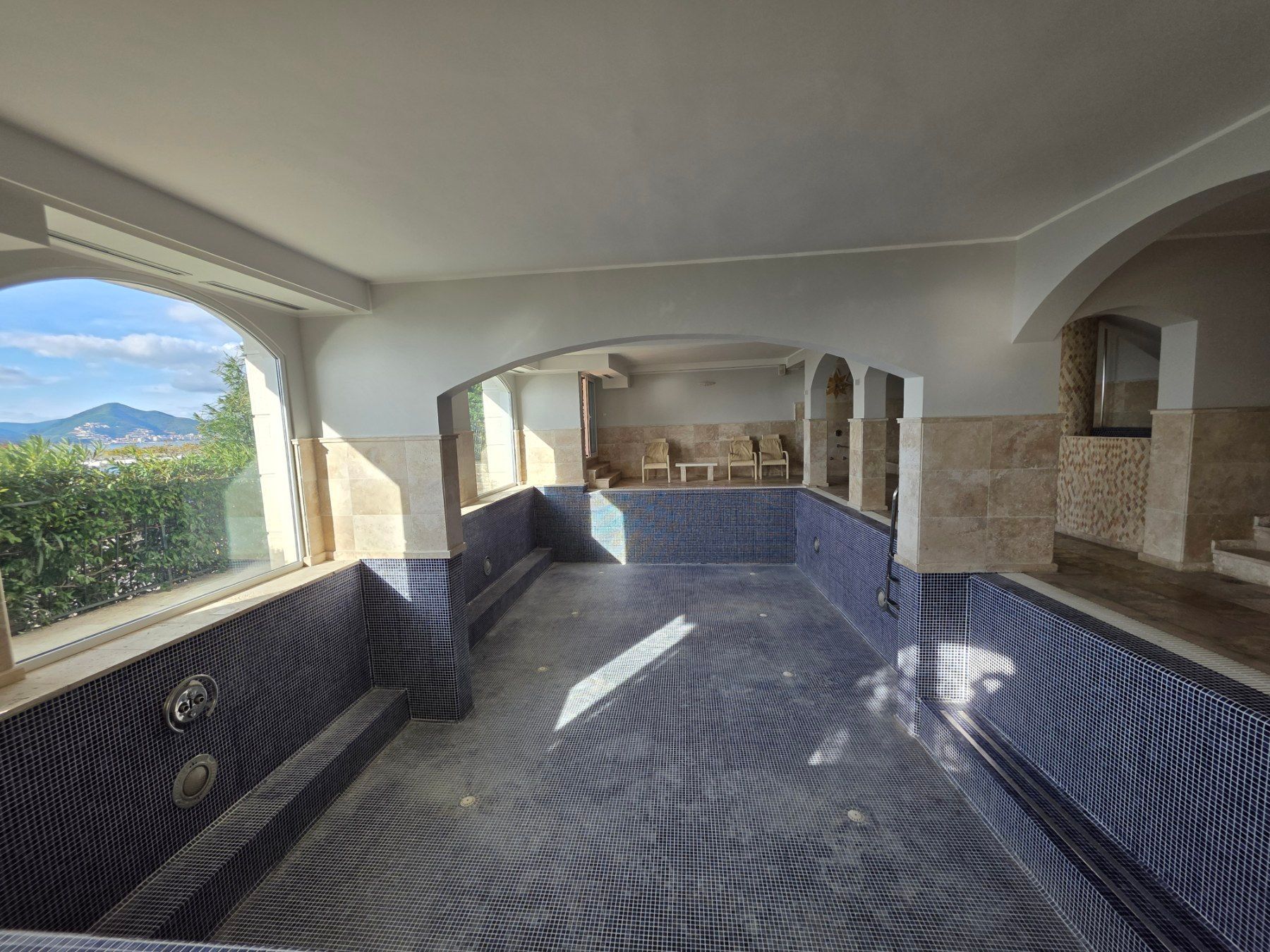 Luksuzni hotel sa spa centrom, restoranom i brojnim sadržajem na prodaju-Sveti Stefan, Crna Gora - Amfora Real Estate