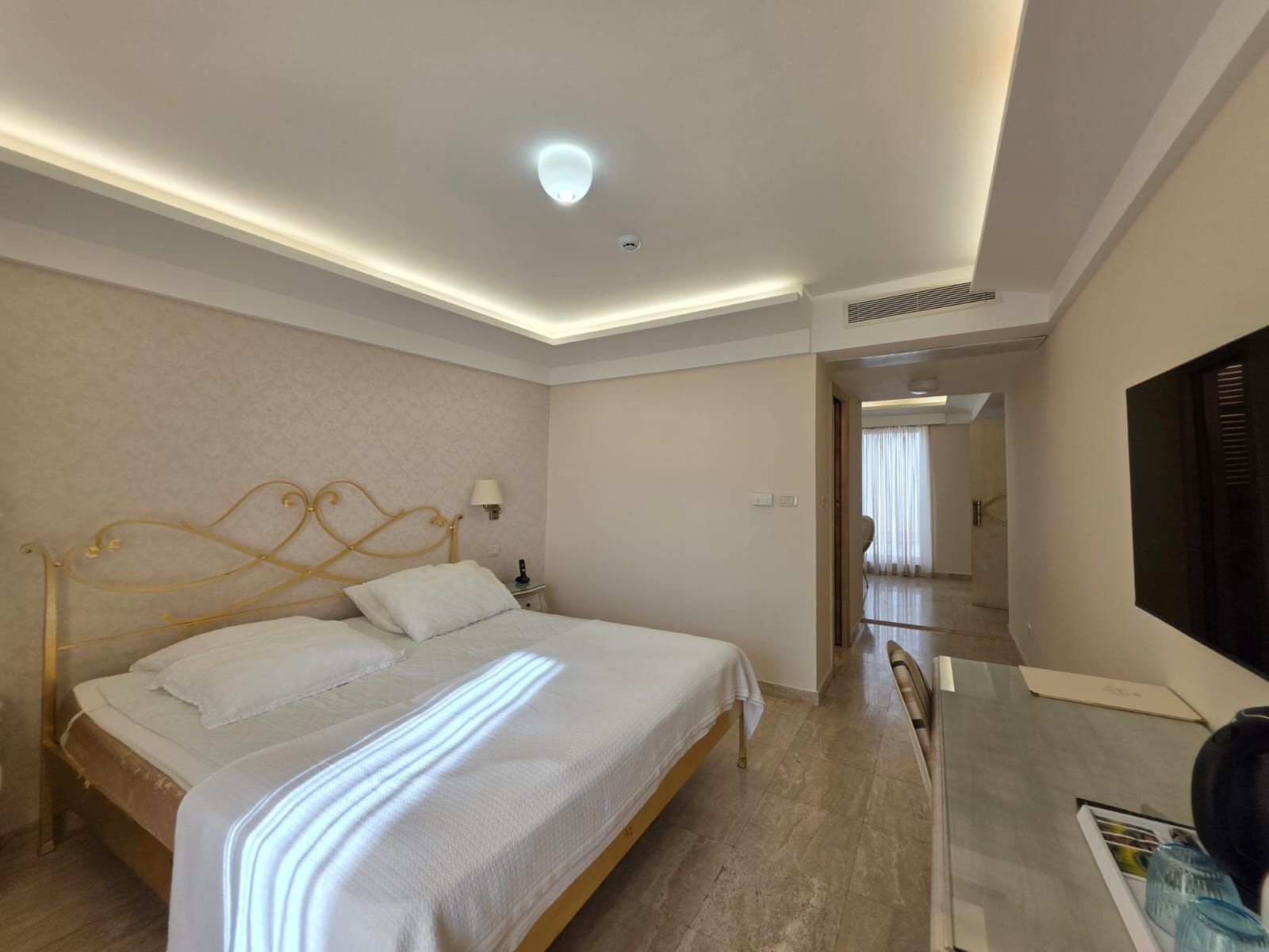 Luksuzni hotel sa spa centrom, restoranom i brojnim sadržajem na prodaju-Sveti Stefan, Crna Gora - Amfora Real Estate