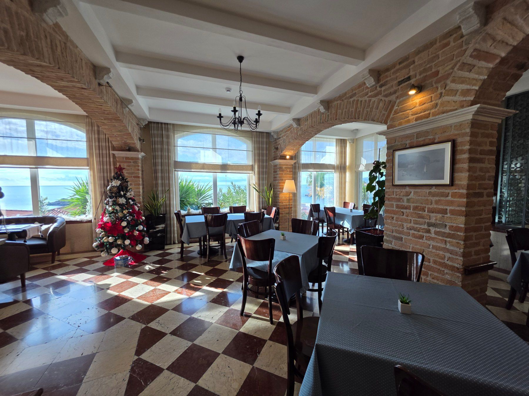 Luksuzni hotel sa spa centrom, restoranom i brojnim sadržajem na prodaju-Sveti Stefan, Crna Gora - Amfora Real Estate