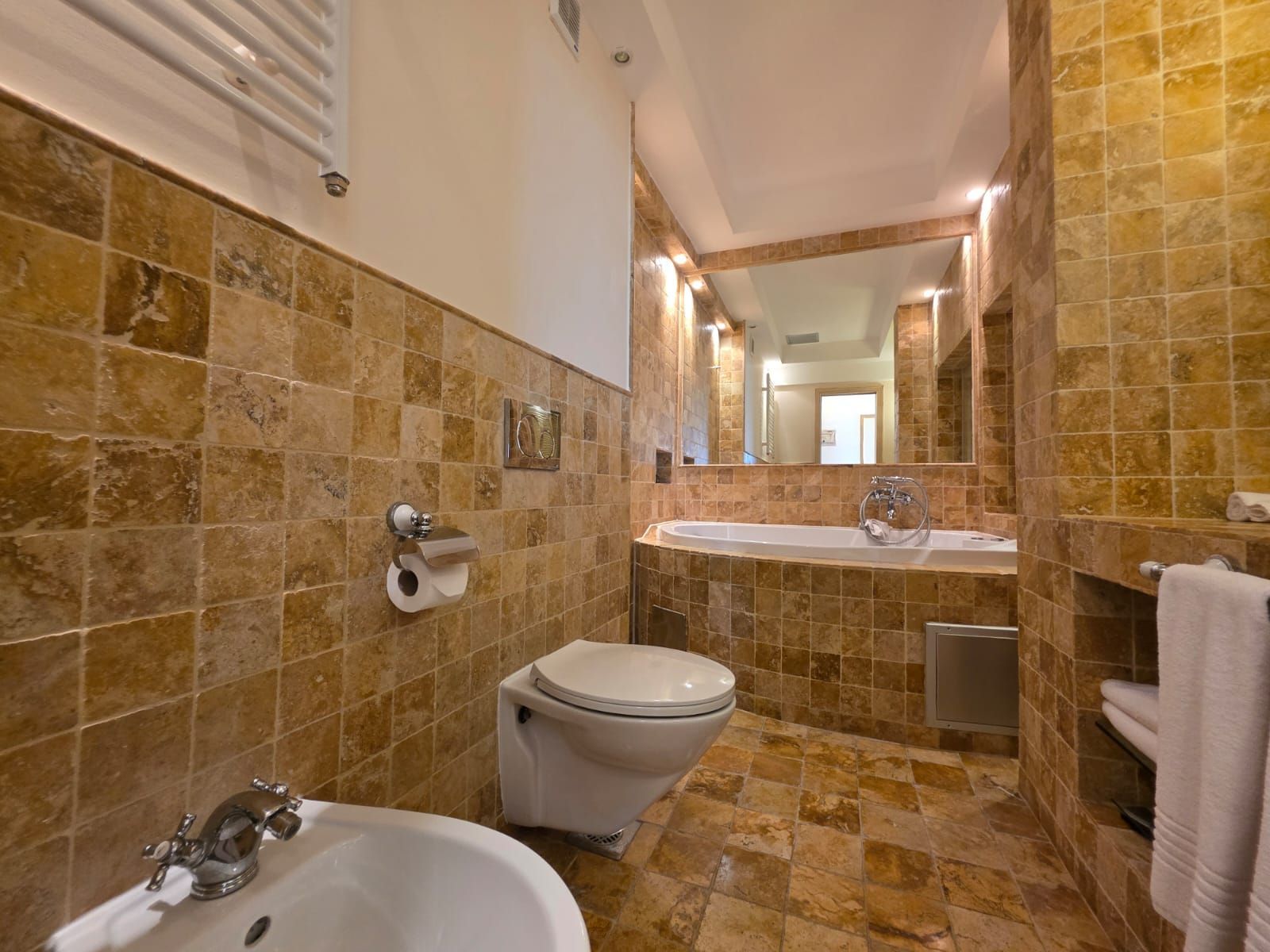 Luksuzni hotel sa spa centrom, restoranom i brojnim sadržajem na prodaju-Sveti Stefan, Crna Gora - Amfora Real Estate