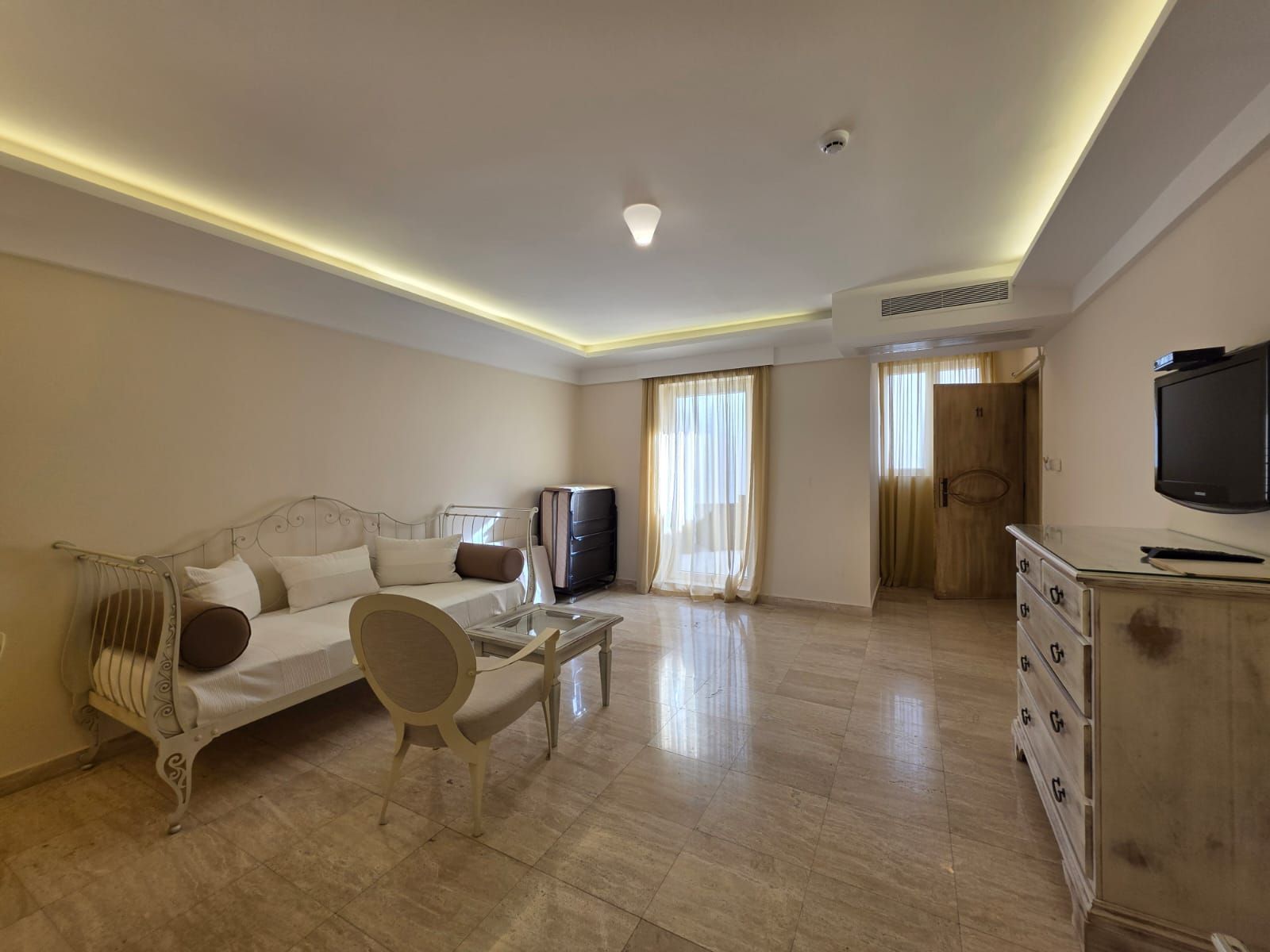 Luksuzni hotel sa spa centrom, restoranom i brojnim sadržajem na prodaju-Sveti Stefan, Crna Gora - Amfora Real Estate