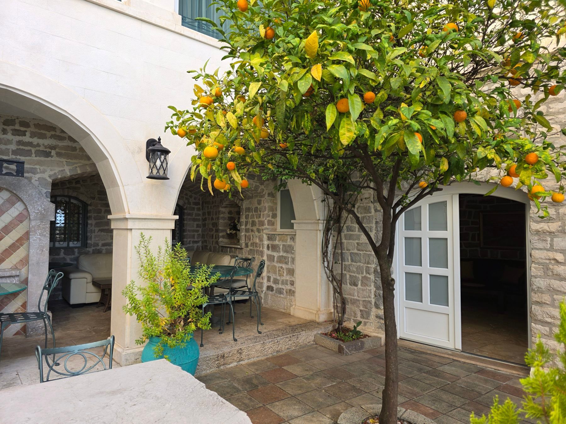 Luksuzni hotel sa spa centrom, restoranom i brojnim sadržajem na prodaju-Sveti Stefan, Crna Gora - Amfora Real Estate