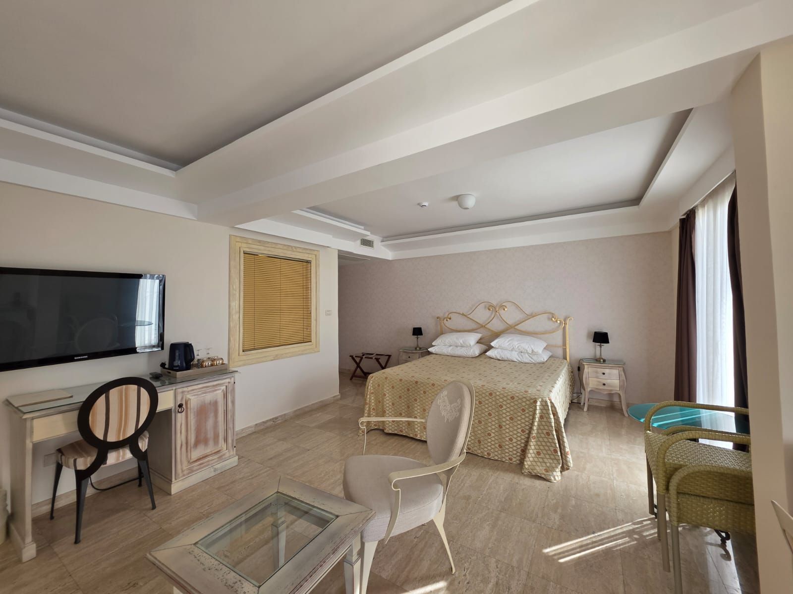 Luksuzni hotel sa spa centrom, restoranom i brojnim sadržajem na prodaju-Sveti Stefan, Crna Gora - Amfora Real Estate