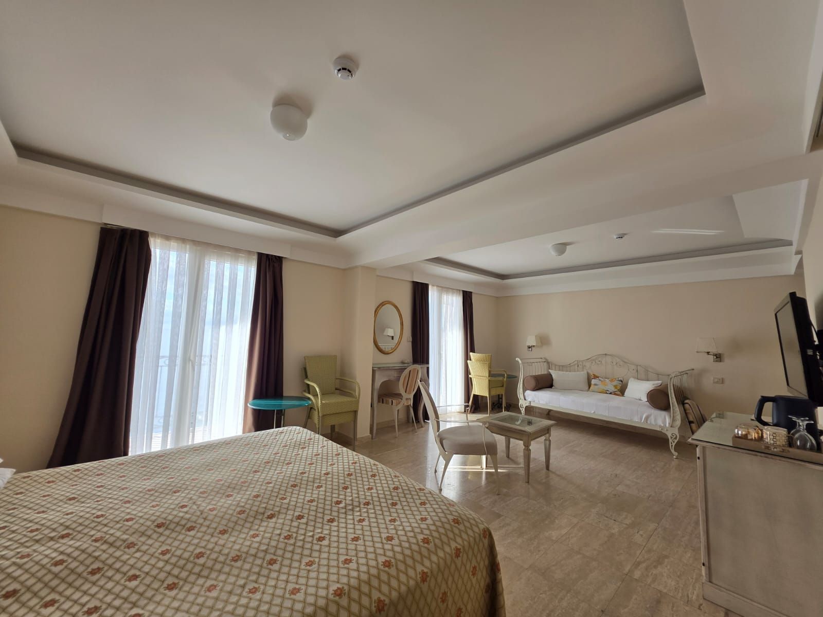 Luksuzni hotel sa spa centrom, restoranom i brojnim sadržajem na prodaju-Sveti Stefan, Crna Gora - Amfora Real Estate