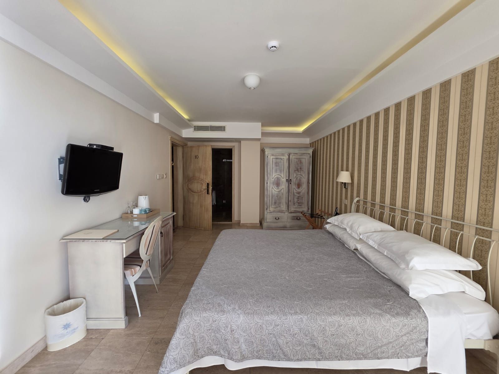 Luksuzni hotel sa spa centrom, restoranom i brojnim sadržajem na prodaju-Sveti Stefan, Crna Gora - Amfora Real Estate