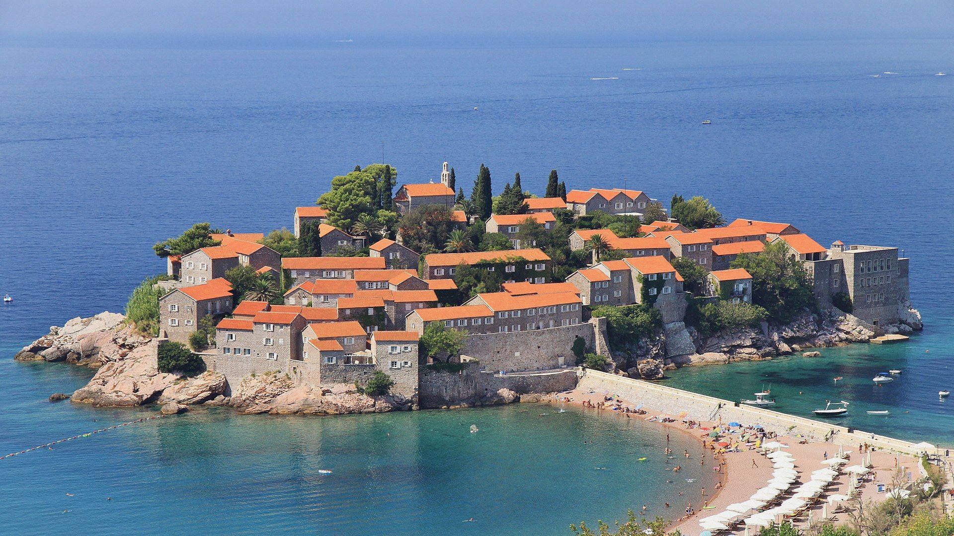 amforaproperty.com/Luksuzni hotel sa spa centrom, restoranom i brojnim sadržajem na prodaju-Sveti Stefan, Crna Gora