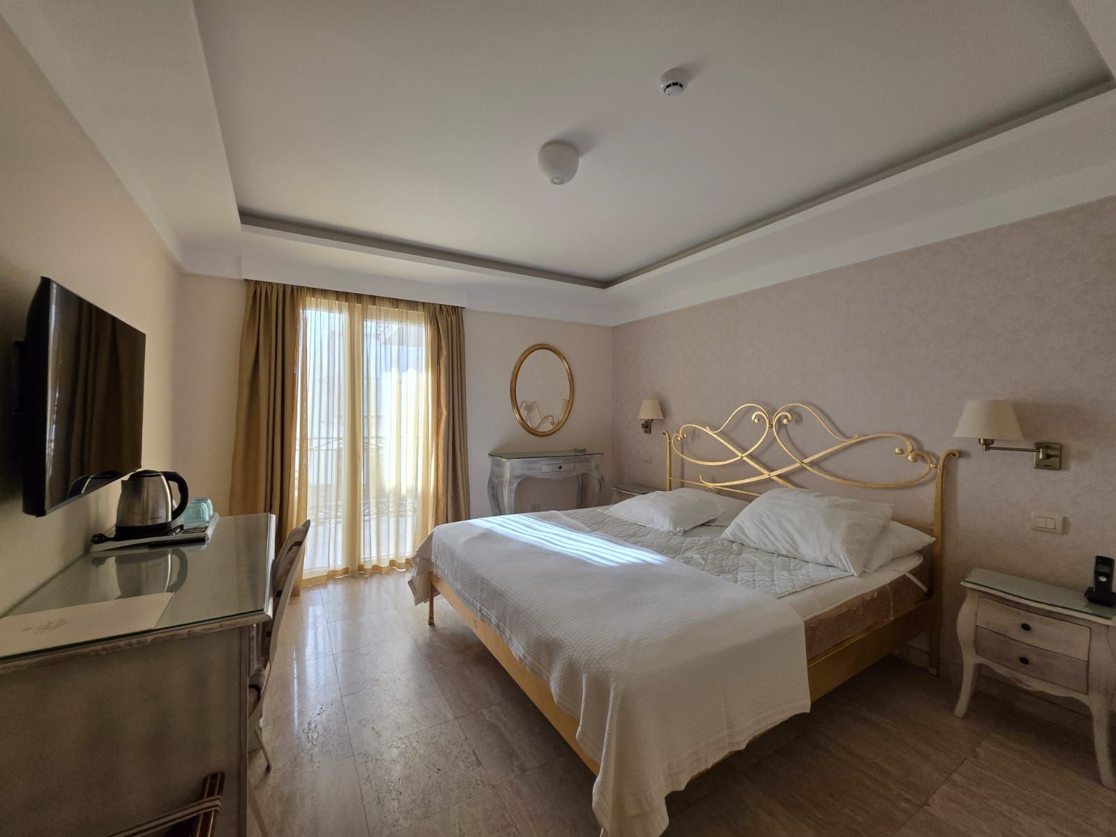Luksuzni hotel sa spa centrom, restoranom i brojnim sadržajem na prodaju-Sveti Stefan, Crna Gora - Amfora Real Estate