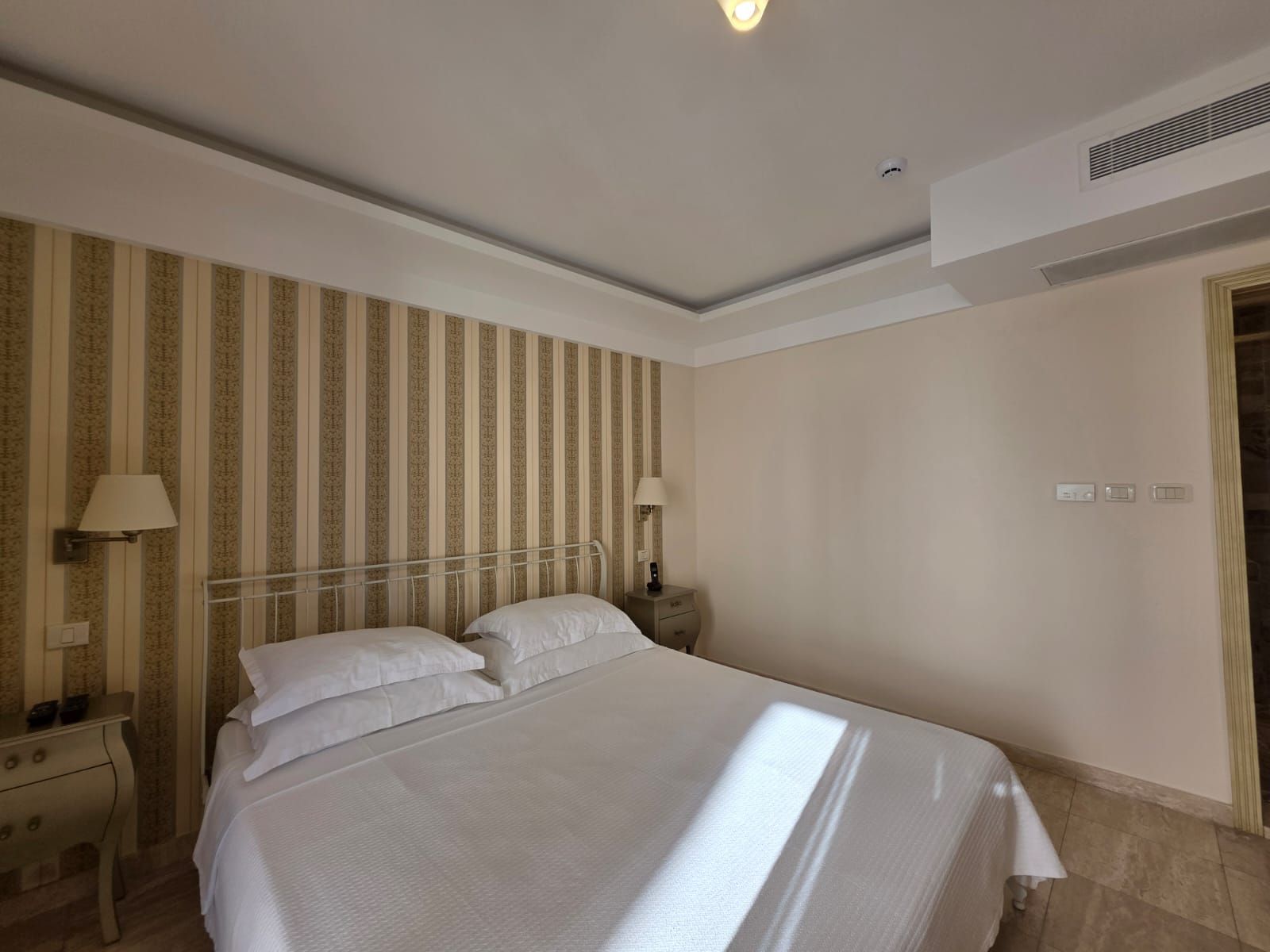 Luksuzni hotel sa spa centrom, restoranom i brojnim sadržajem na prodaju-Sveti Stefan, Crna Gora - Amfora Real Estate