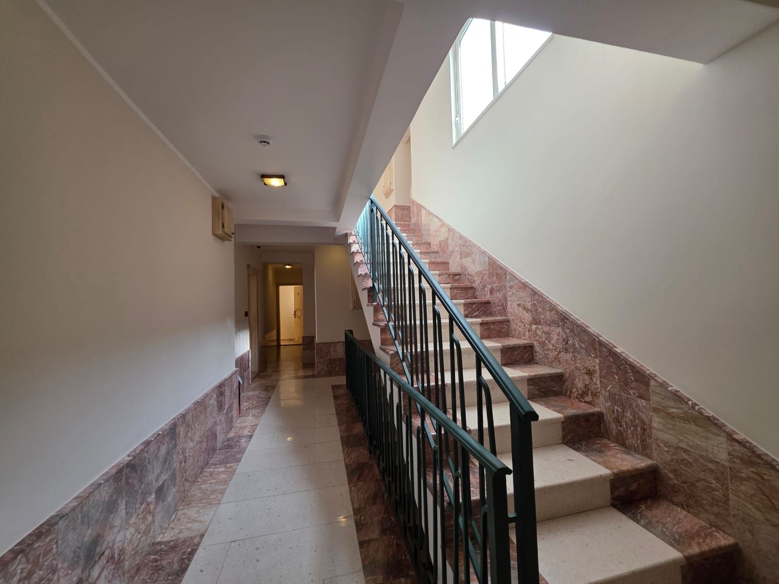 Luksuzni hotel sa spa centrom, restoranom i brojnim sadržajem na prodaju-Sveti Stefan, Crna Gora - Amfora Real Estate