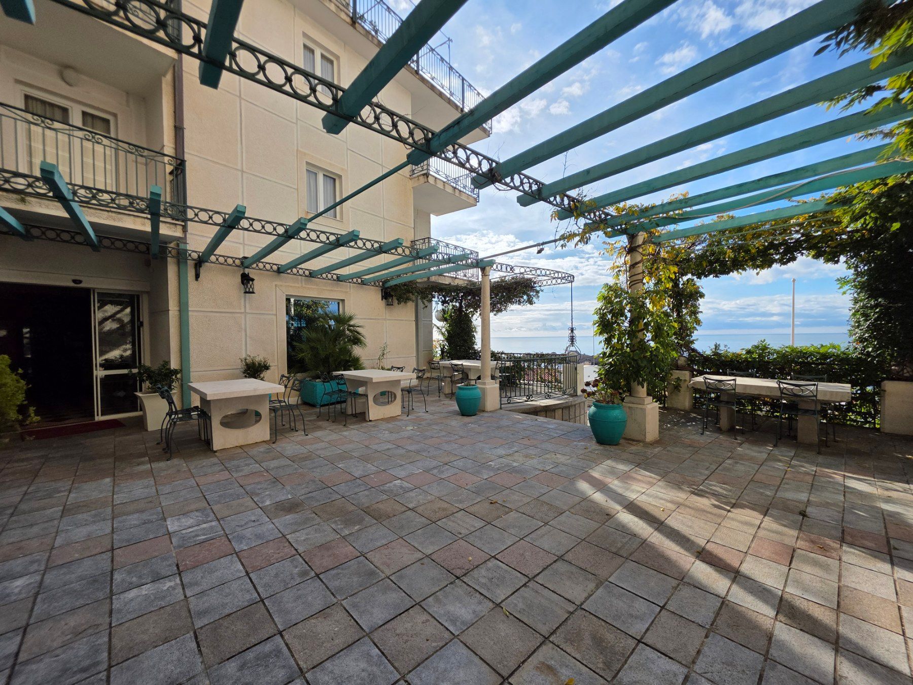 Luksuzni hotel sa spa centrom, restoranom i brojnim sadržajem na prodaju-Sveti Stefan, Crna Gora - Amfora Real Estate