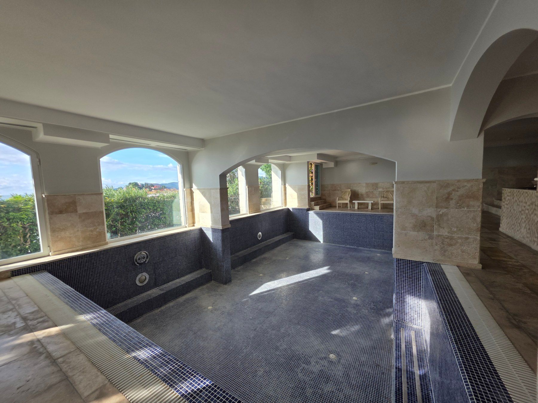 Luksuzni hotel sa spa centrom, restoranom i brojnim sadržajem na prodaju-Sveti Stefan, Crna Gora - Amfora Real Estate