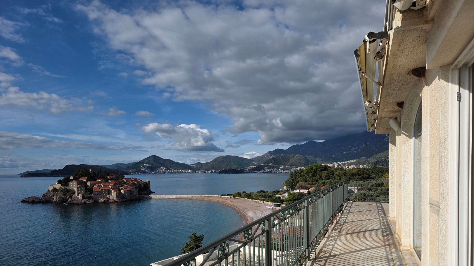 Luksuzni hotel sa spa centrom, restoranom i brojnim sadržajem na prodaju-Sveti Stefan, Crna Gora - Amfora Real Estate