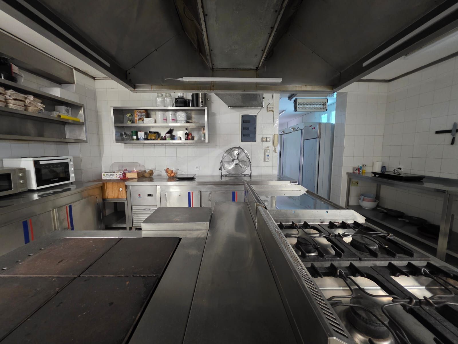 Luksuzni hotel sa spa centrom, restoranom i brojnim sadržajem na prodaju-Sveti Stefan, Crna Gora - Amfora Real Estate