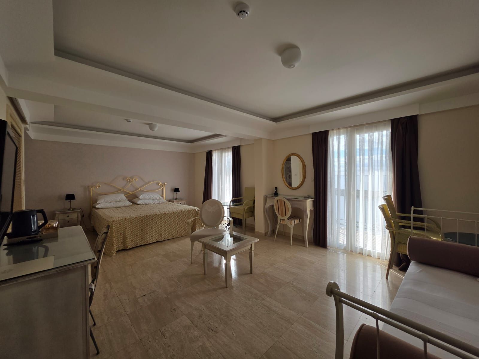 Luksuzni hotel sa spa centrom, restoranom i brojnim sadržajem na prodaju-Sveti Stefan, Crna Gora - Amfora Real Estate