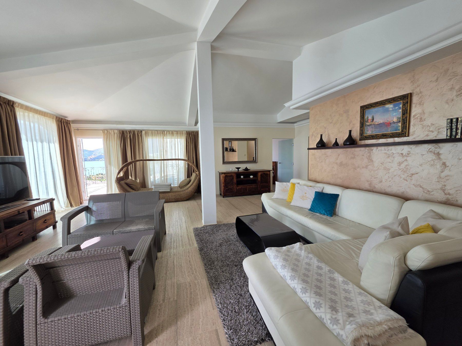 Luksuzni hotel sa spa centrom, restoranom i brojnim sadržajem na prodaju-Sveti Stefan, Crna Gora - Amfora Real Estate