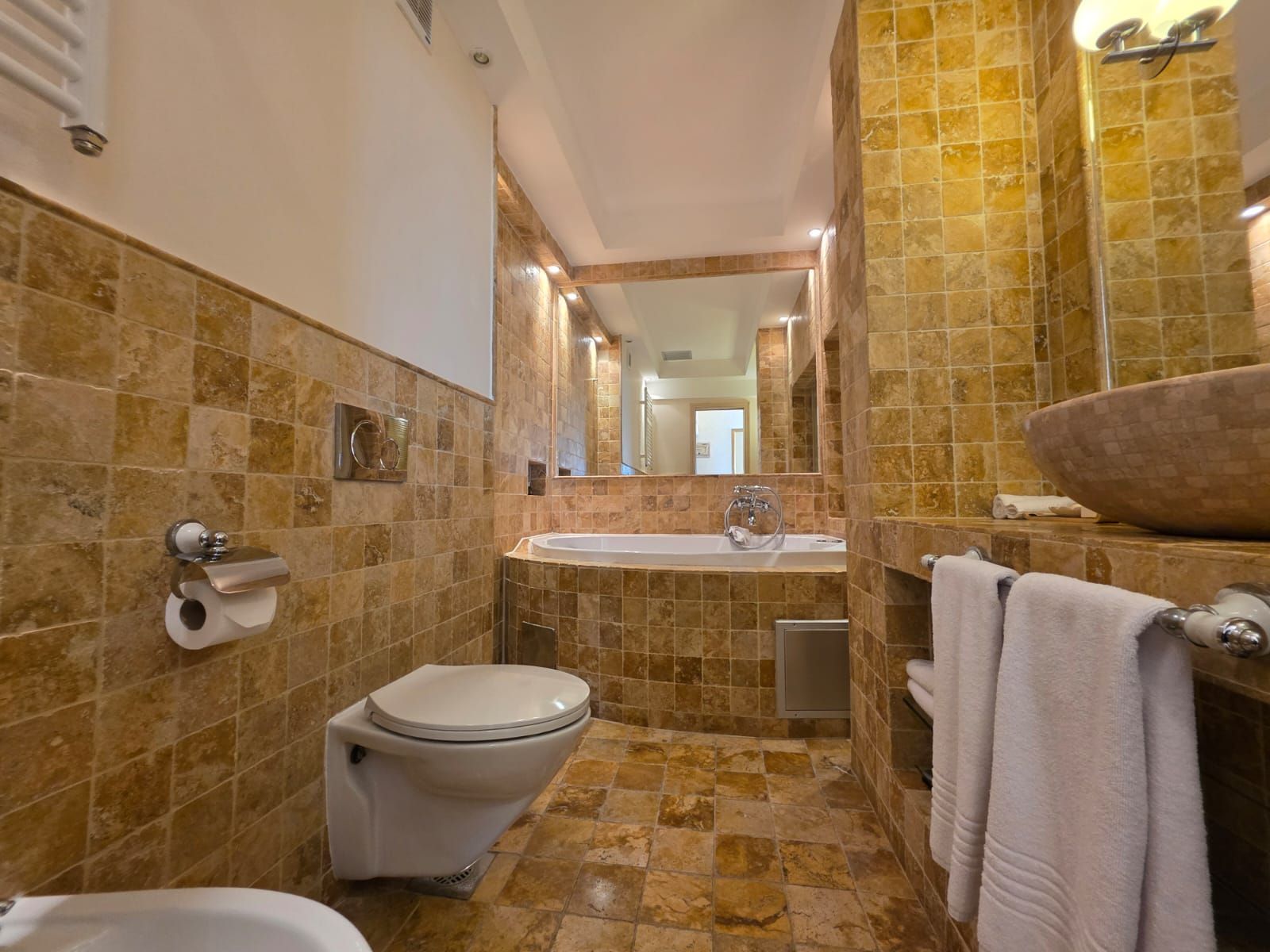 Luksuzni hotel sa spa centrom, restoranom i brojnim sadržajem na prodaju-Sveti Stefan, Crna Gora - Amfora Real Estate