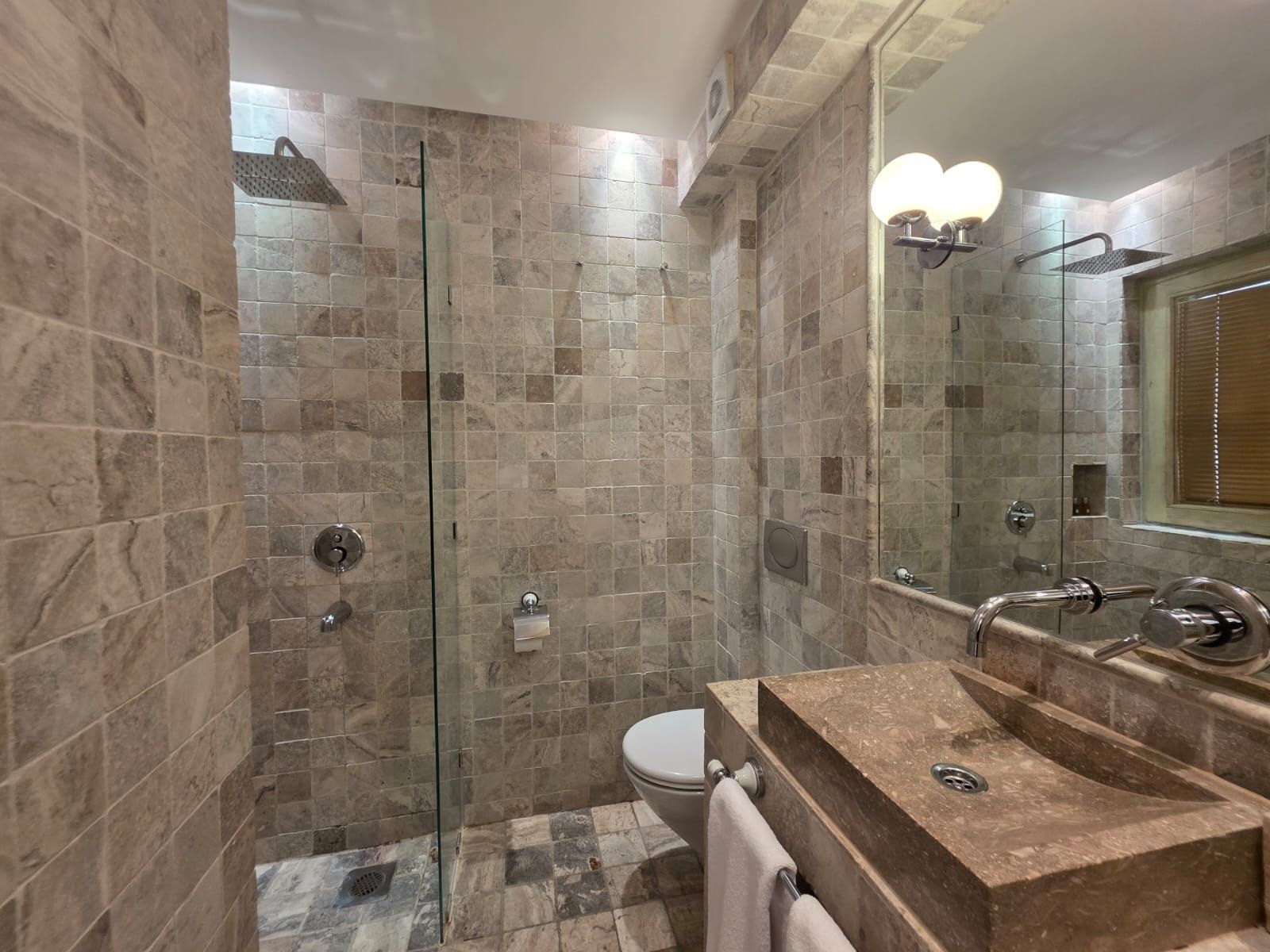 Luksuzni hotel sa spa centrom, restoranom i brojnim sadržajem na prodaju-Sveti Stefan, Crna Gora - Amfora Real Estate