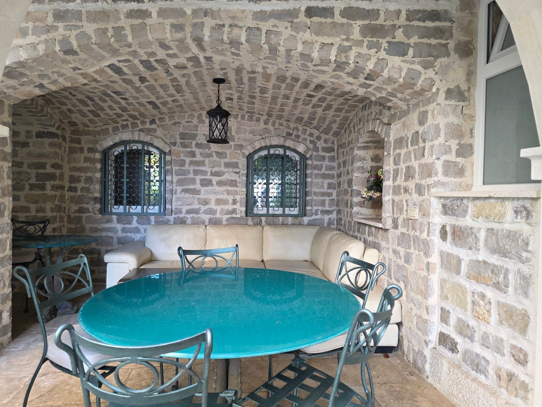 Luksuzni hotel sa spa centrom, restoranom i brojnim sadržajem na prodaju-Sveti Stefan, Crna Gora - Amfora Real Estate