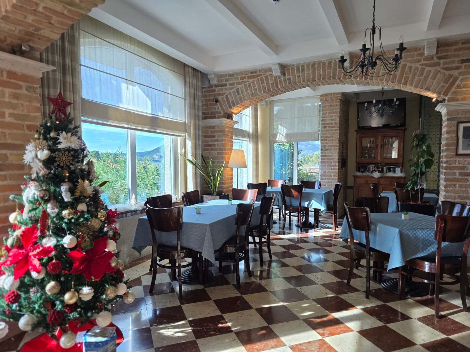 Luksuzni hotel sa spa centrom, restoranom i brojnim sadržajem na prodaju-Sveti Stefan, Crna Gora - Amfora Real Estate