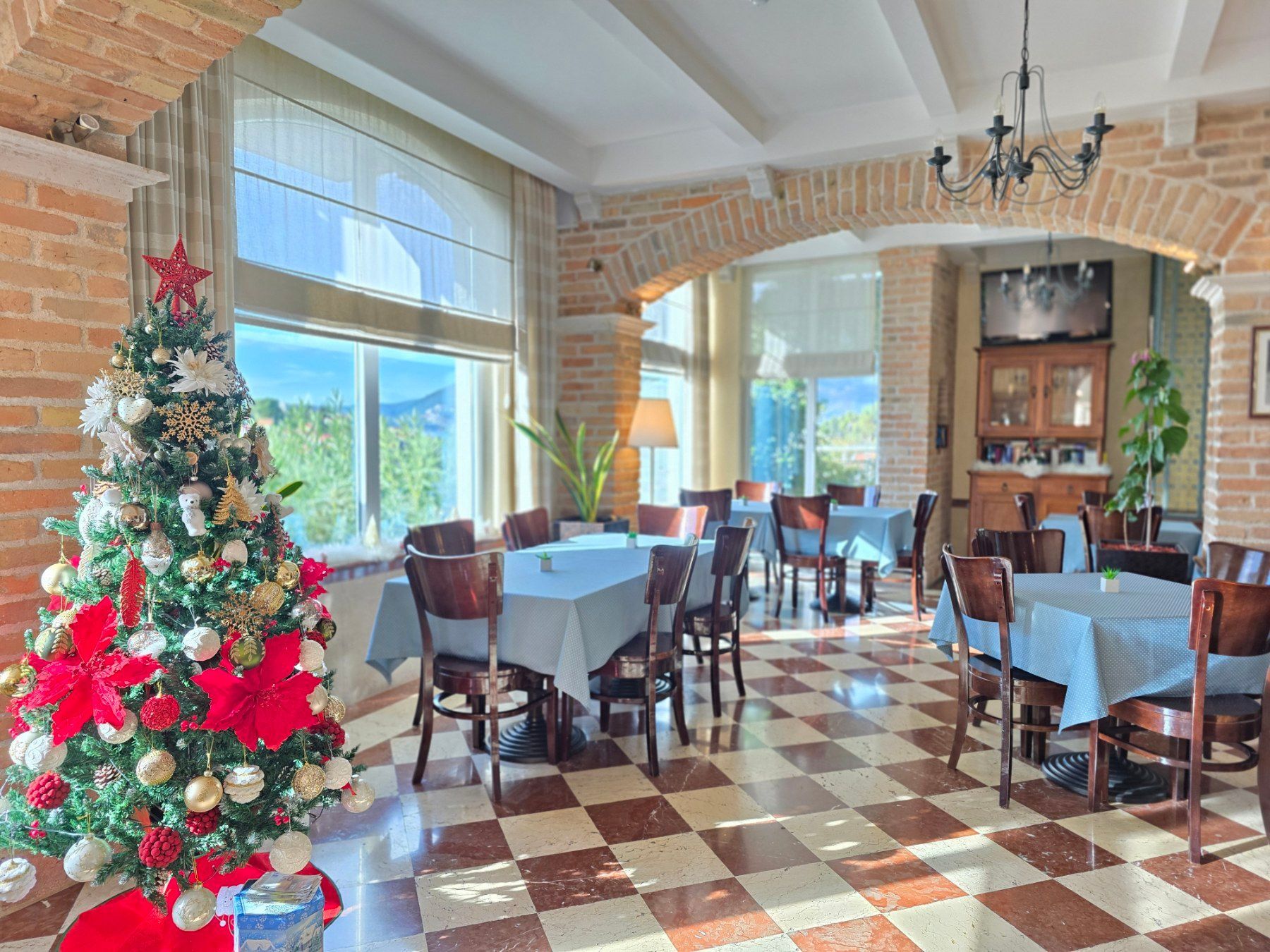 Luksuzni hotel sa spa centrom, restoranom i brojnim sadržajem na prodaju-Sveti Stefan, Crna Gora - Amfora Real Estate