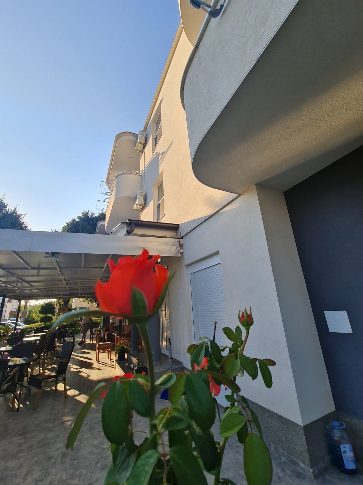 amforaproperty.com/Kompletno opremljen apartmanski objekat 920 m² sa apartmanima i restoranom – Donji Štoj, Ulcinj