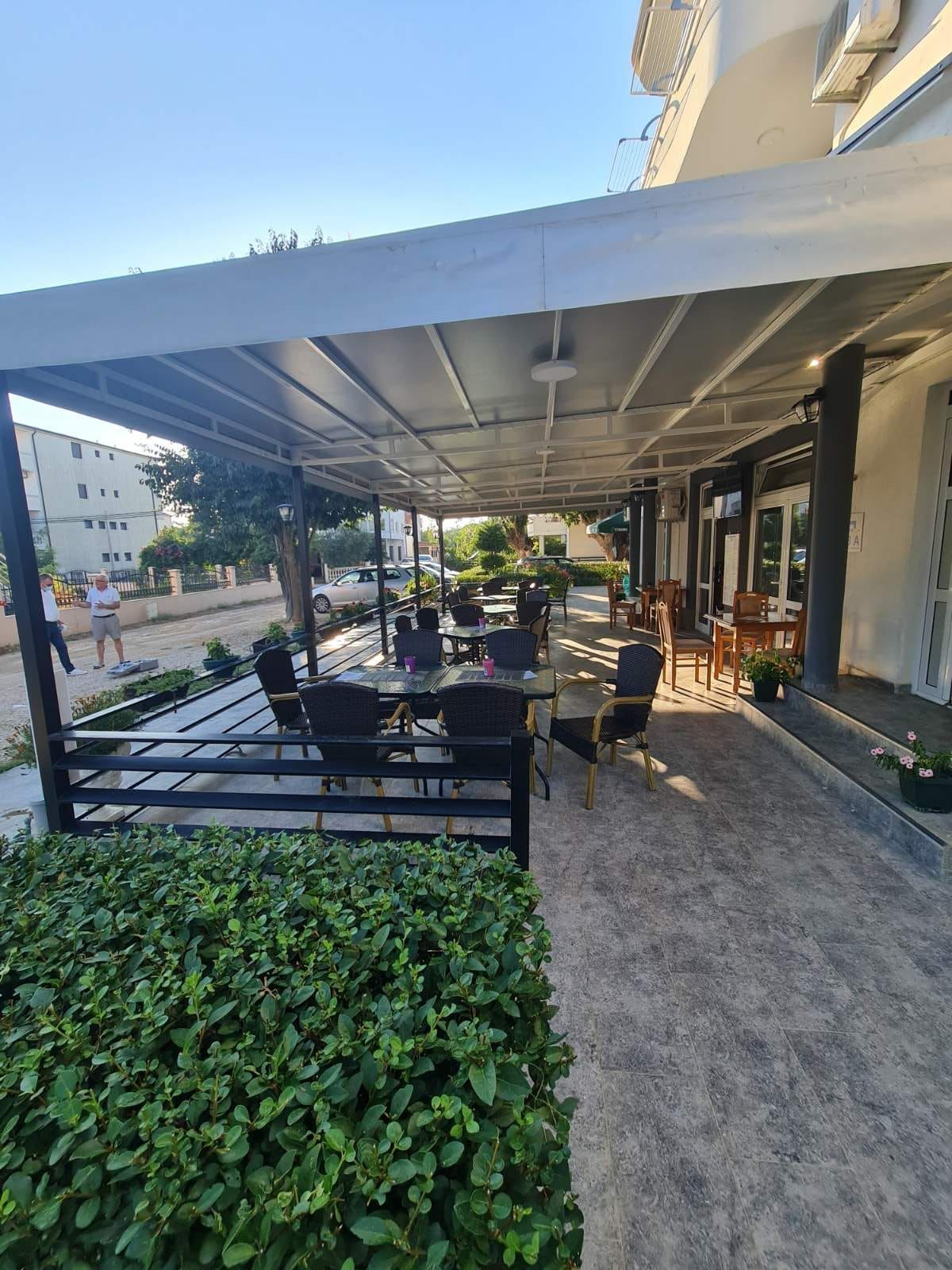 amforaproperty.com/Kompletno opremljen apartmanski objekat 920 m² sa apartmanima i restoranom – Donji Štoj, Ulcinj