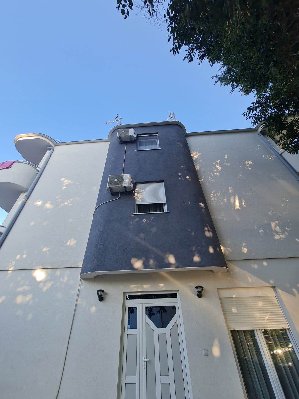 amforaproperty.com/Kompletno opremljen apartmanski objekat 920 m² sa apartmanima i restoranom – Donji Štoj, Ulcinj
