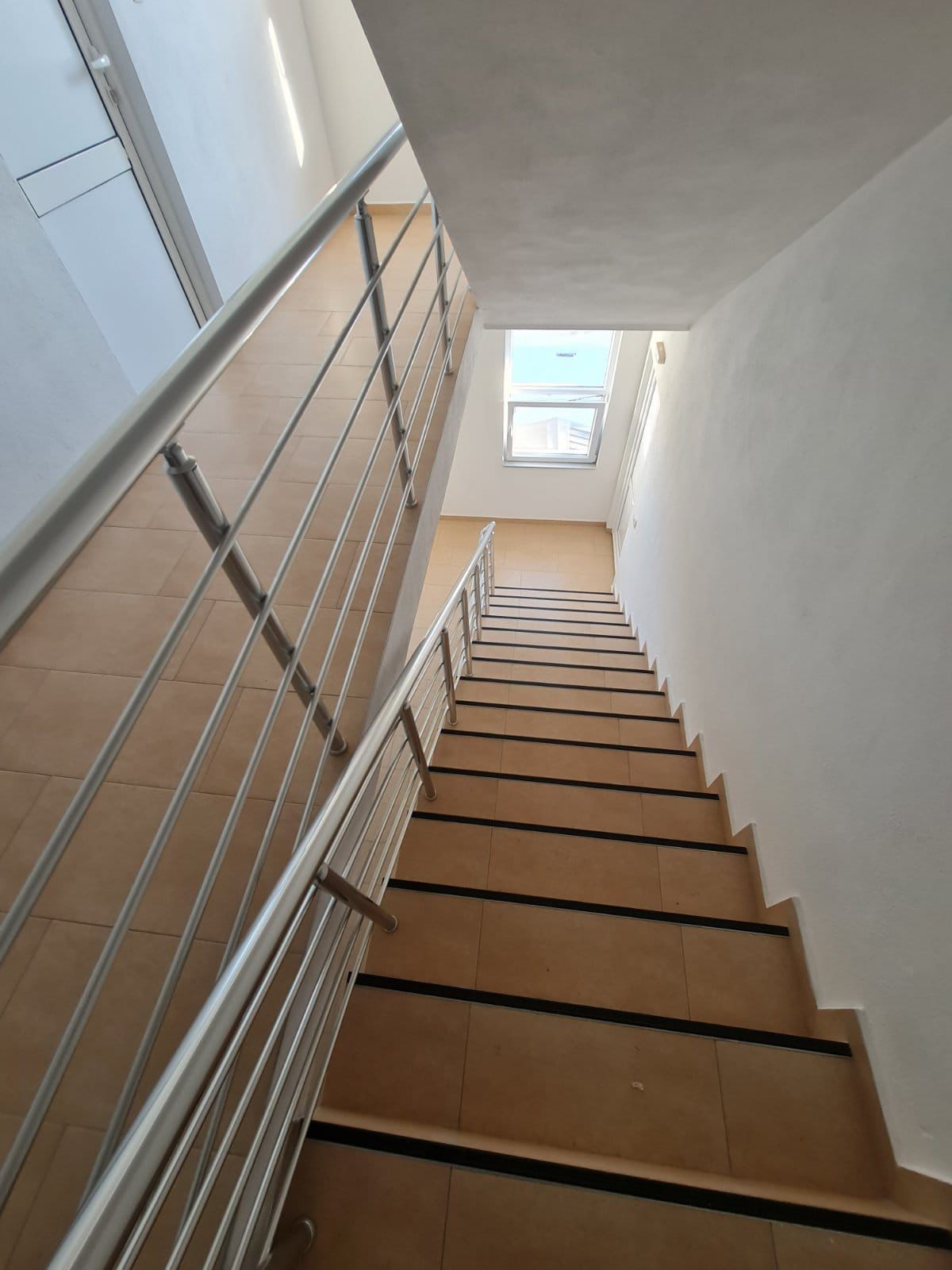 amforaproperty.com/Kompletno opremljen apartmanski objekat 920 m² sa apartmanima i restoranom – Donji Štoj, Ulcinj