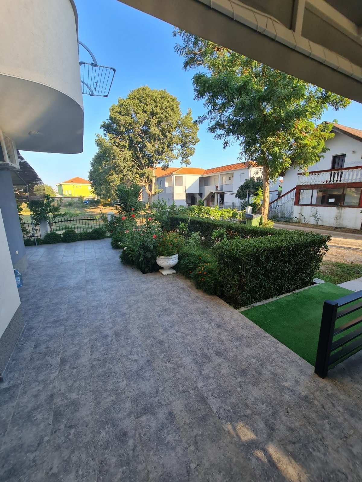 amforaproperty.com/Kompletno opremljen apartmanski objekat 920 m² sa apartmanima i restoranom – Donji Štoj, Ulcinj