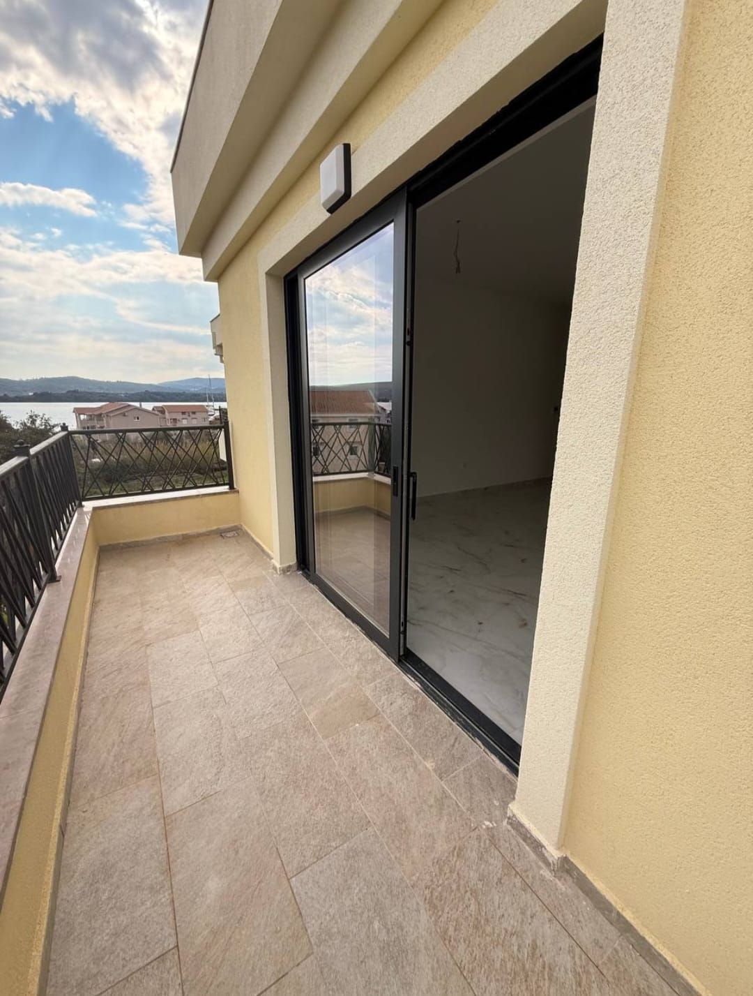 amforaproperty.com/Jednosobni stanovi u novogradnji na 150 metara od mora – Bonići, Tivat
