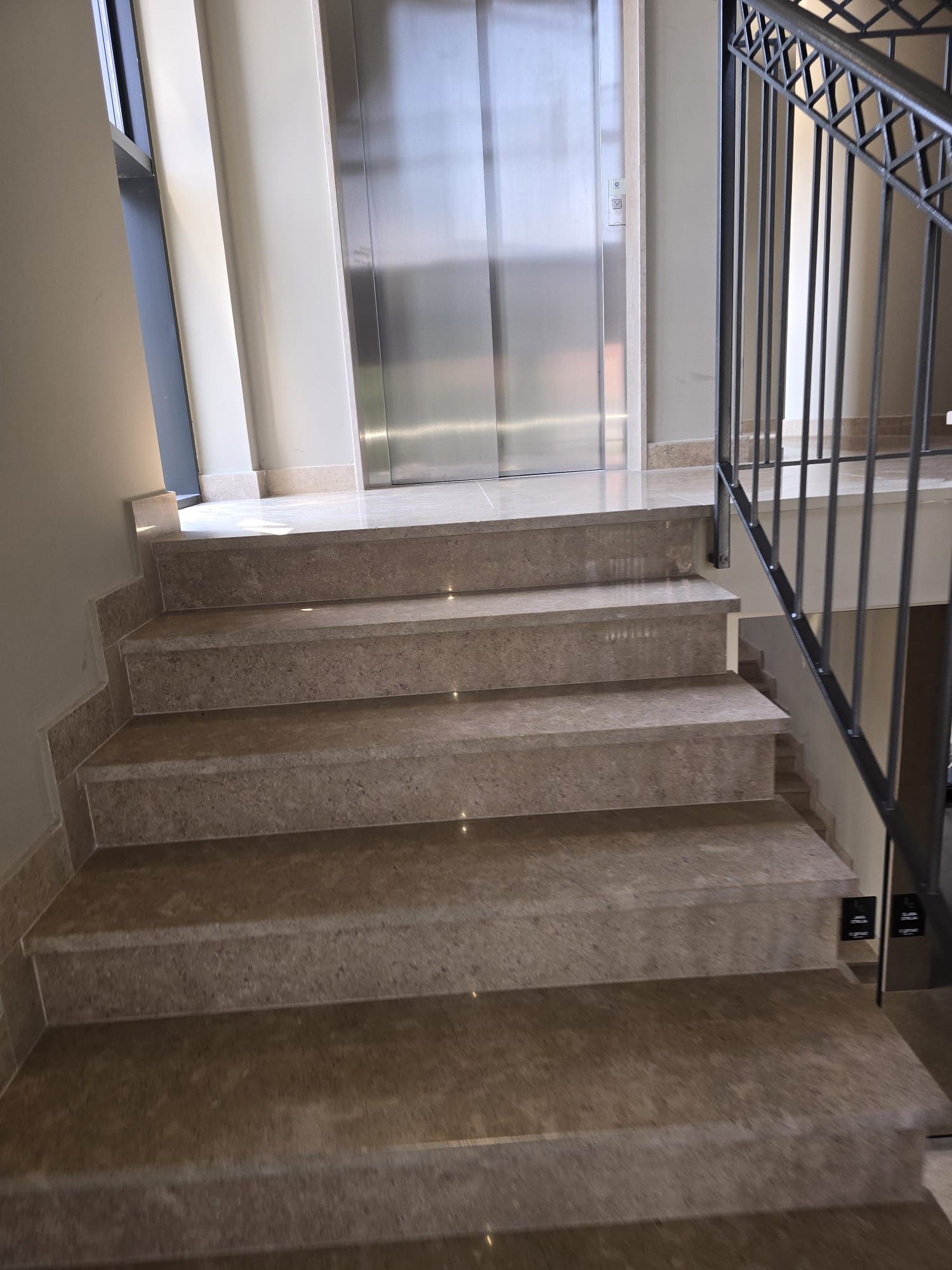 amforaproperty.com/Dvosoban stan od 70 m² sa garaznim mestom u novoj zgradi na atraktivnoj lokaciji u Tivtu, Mrčevac