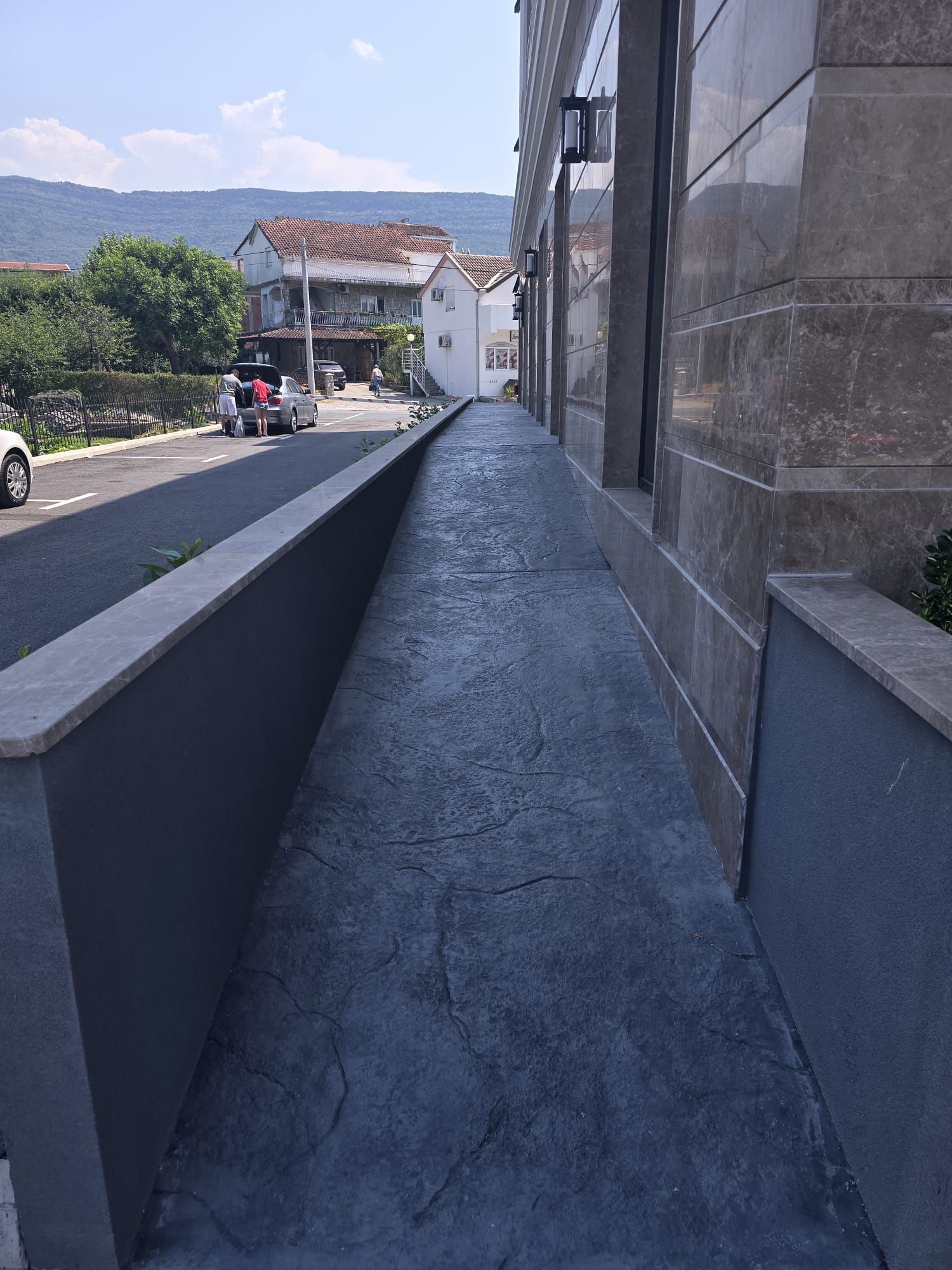 amforaproperty.com/Dvosoban stan od 70 m² sa garaznim mestom u novoj zgradi na atraktivnoj lokaciji u Tivtu, Mrčevac