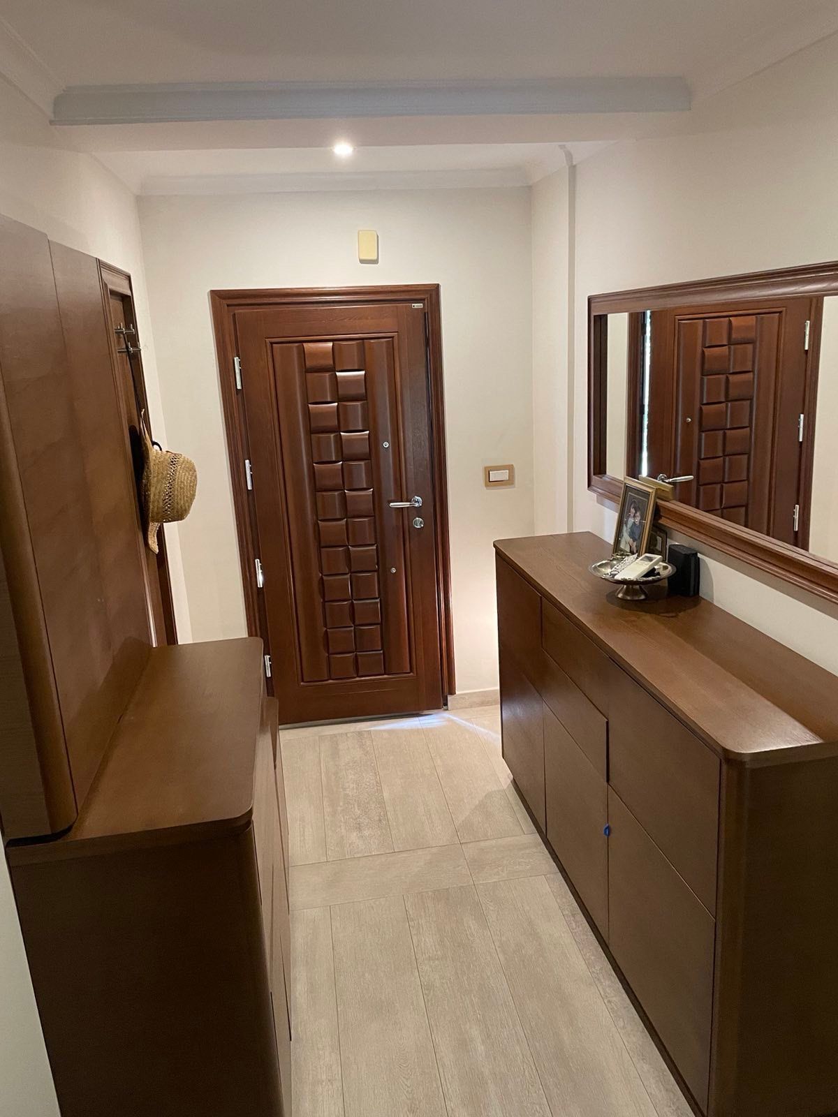 amforaproperty.com/Dvosoban Stan 130m2 sa parking mestom na atraktivnoj lokaciji u Budvi (IZDAVANJE NA DUZI PERIOD)