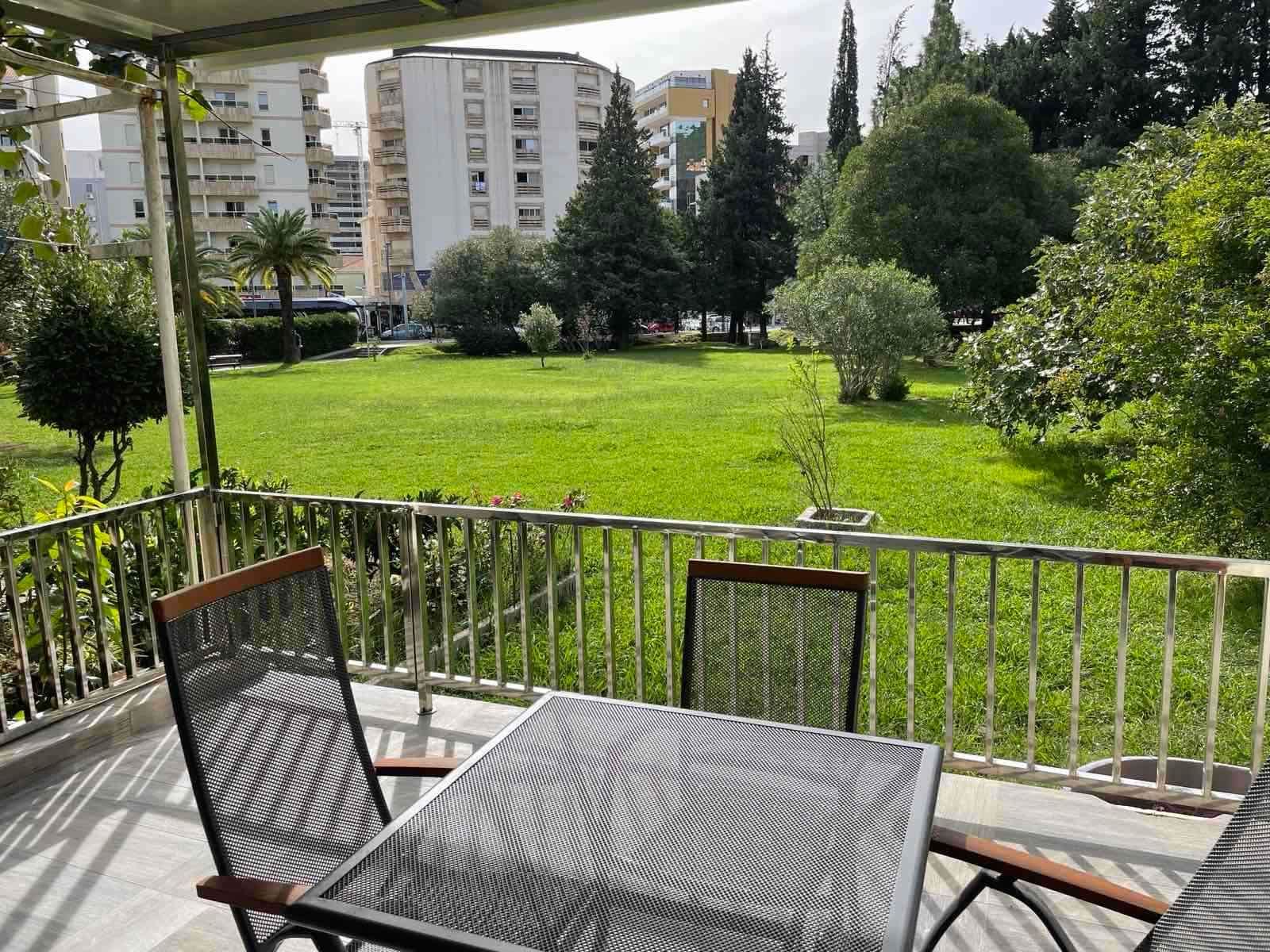 amforaproperty.com/Dvosoban Stan 130m2 sa parking mestom na atraktivnoj lokaciji u Budvi (IZDAVANJE NA DUZI PERIOD)