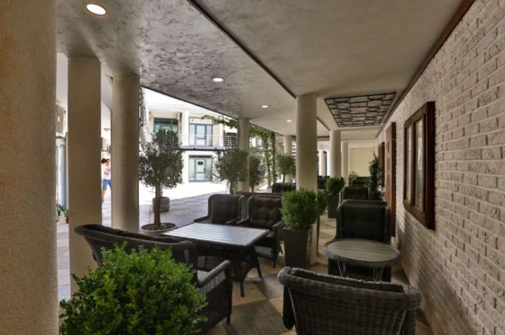 amforaproperty.com/Kompletno Opremljen Restoran 490m² sa Dve Terase – Rozino, Budva