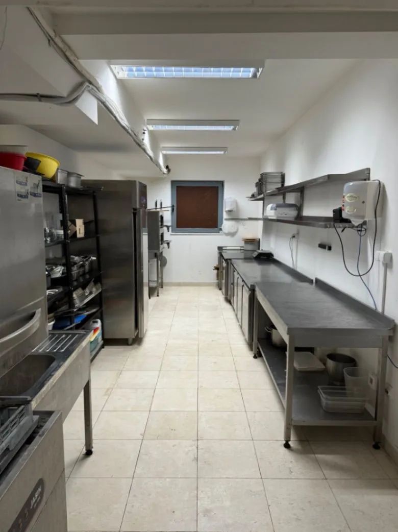 amforaproperty.com/Kompletno Opremljen Restoran 490m² sa Dve Terase – Rozino, Budva