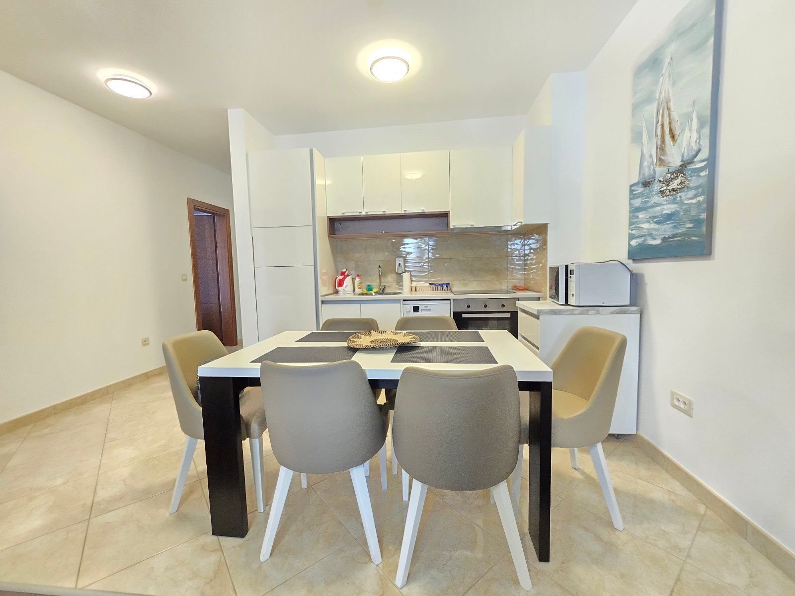 amforaproperty.com/Trosoban Stan 93m2 sa Pogledom na More-Anatolia Bečići