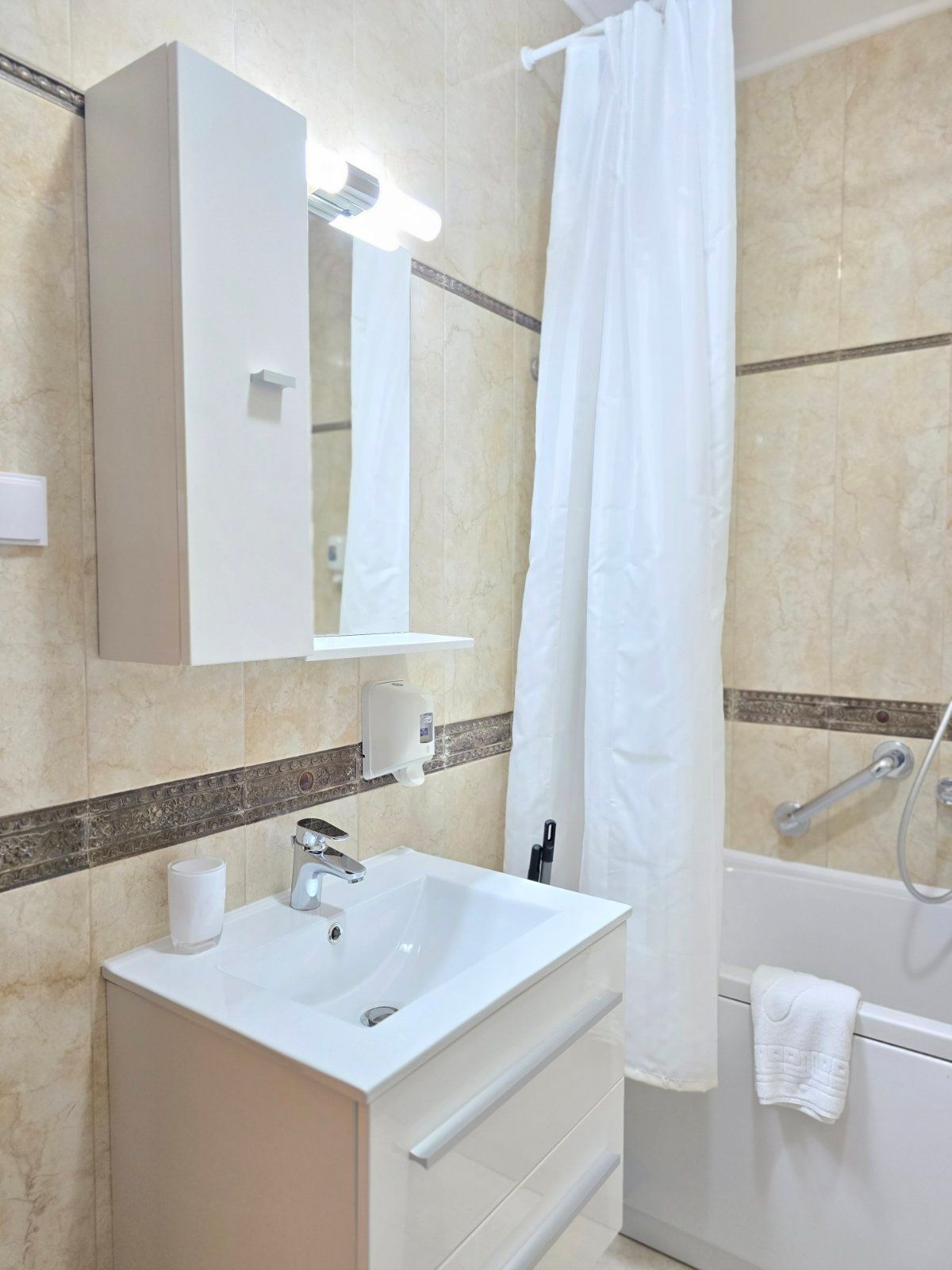 amforaproperty.com/Trosoban Stan 93m2 sa Pogledom na More-Anatolia Bečići