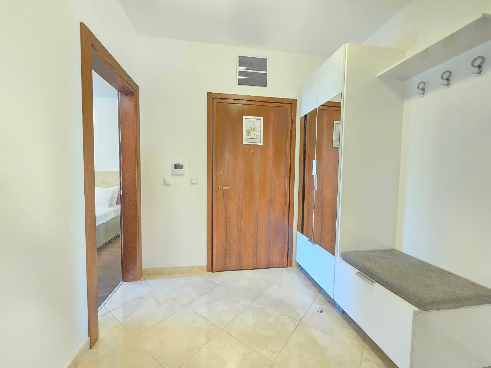 amforaproperty.com/Trosoban Stan 93m2 sa Pogledom na More-Anatolia Bečići