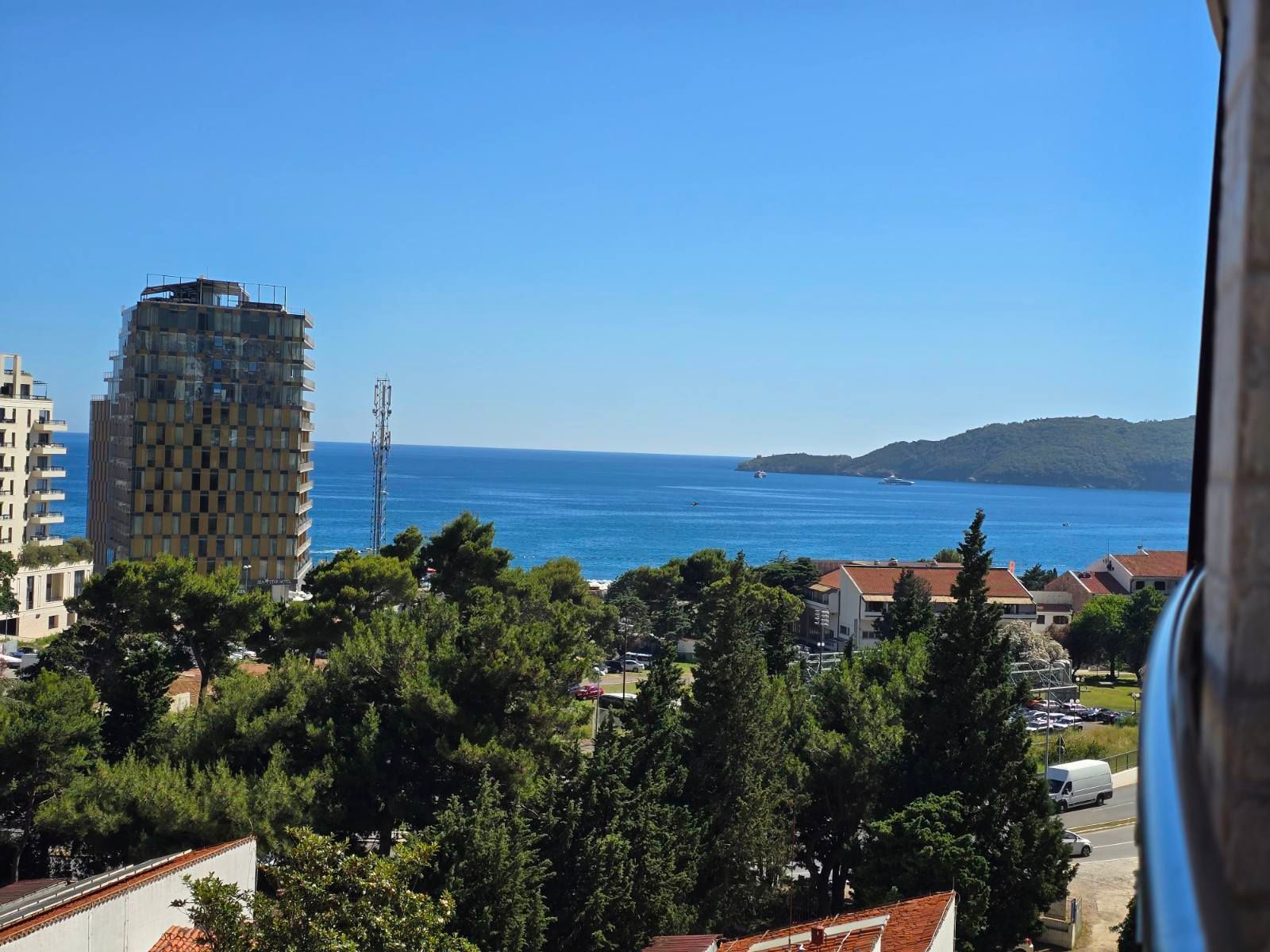 amforaproperty.com/Trosoban Stan 93m2 sa Pogledom na More-Anatolia Bečići