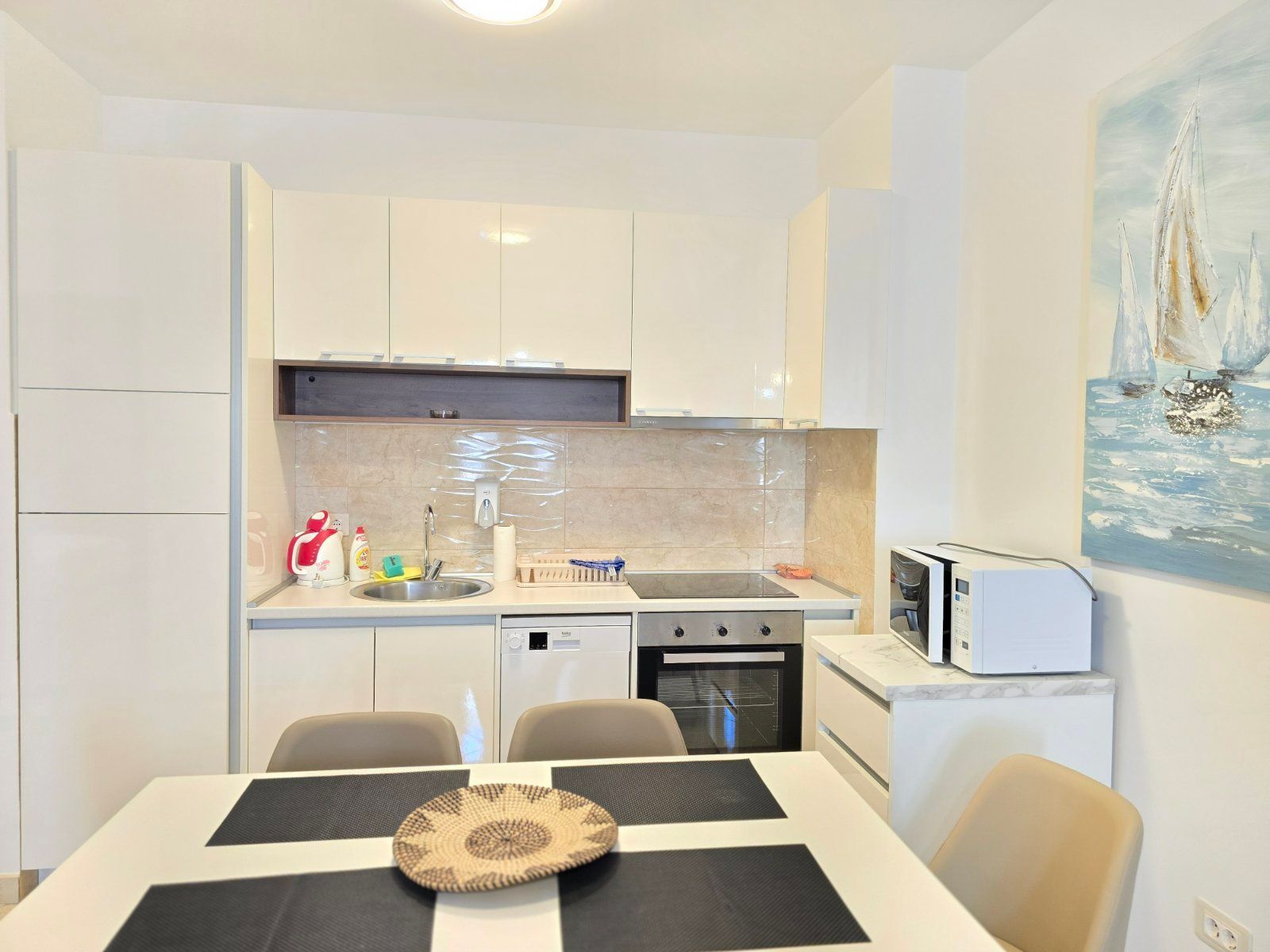 amforaproperty.com/Trosoban Stan 93m2 sa Pogledom na More-Anatolia Bečići