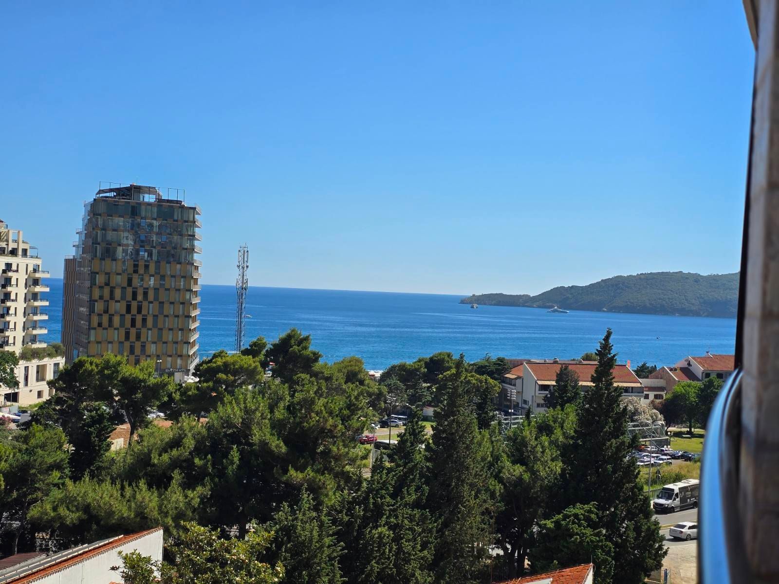 amforaproperty.com/Trosoban Stan 93m2 sa Pogledom na More-Anatolia Bečići