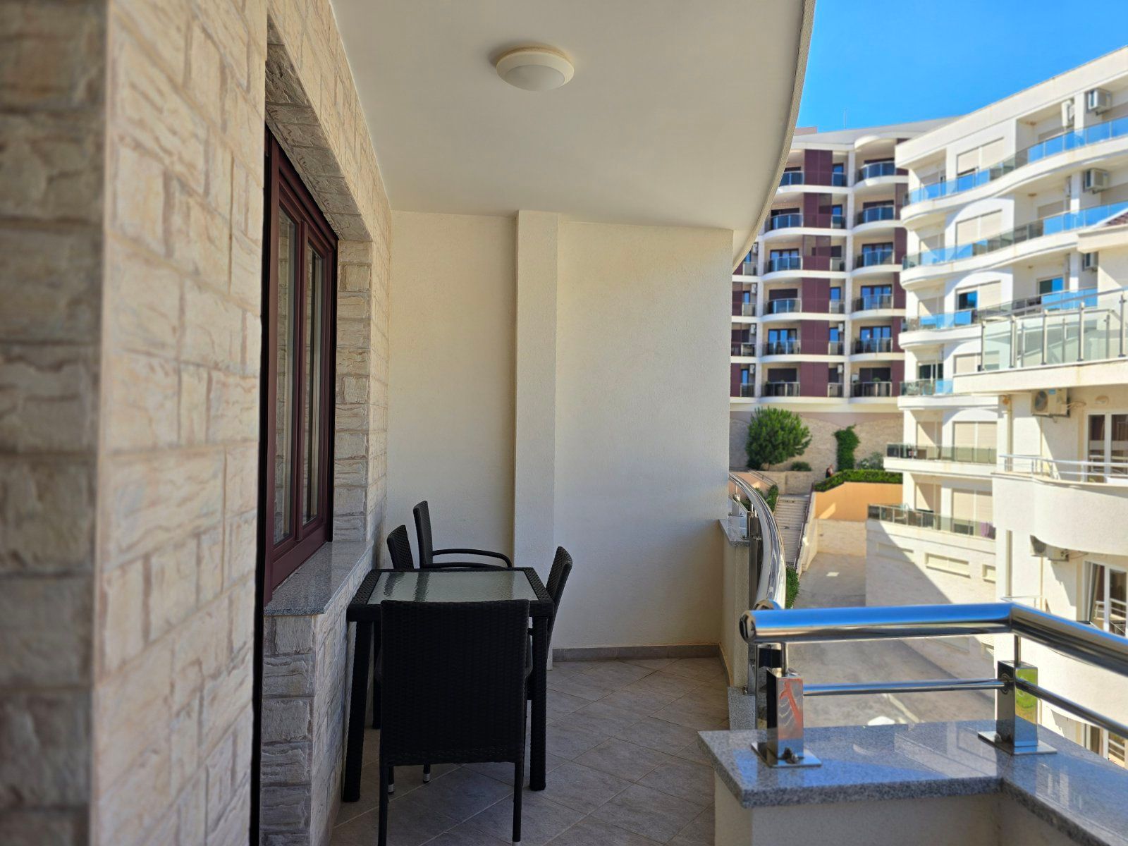 amforaproperty.com/Trosoban Stan 93m2 sa Pogledom na More-Anatolia Bečići