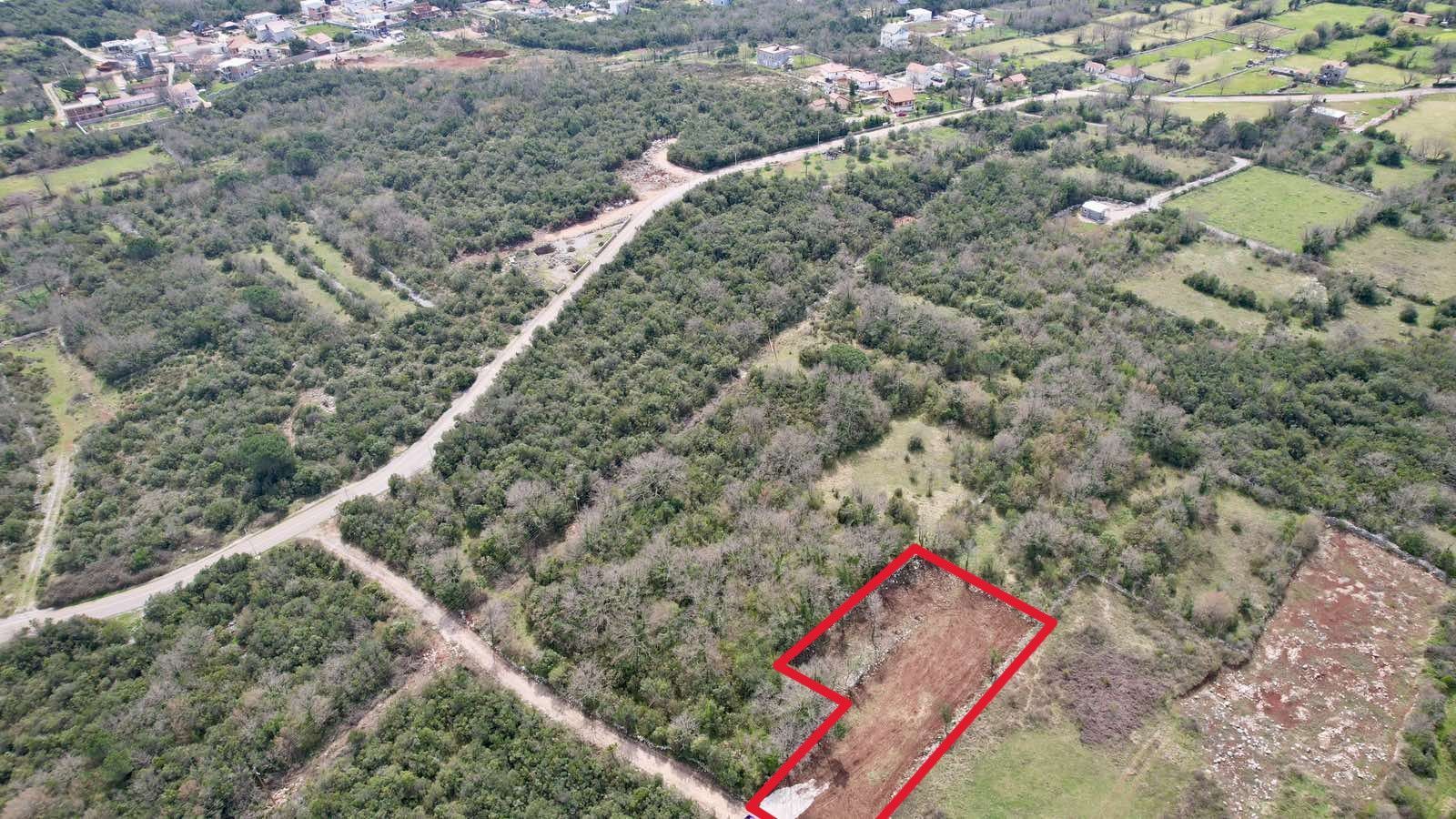 amforaproperty.com/Investiciona Prilika! Urbanizovan Plac 1360m² sa UTU Uslovima – Zagora, Kotor