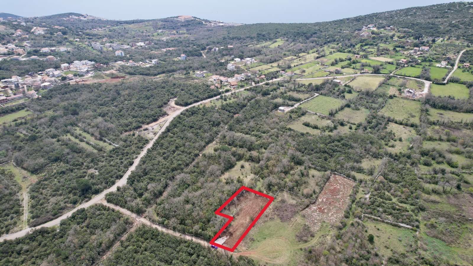 amforaproperty.com/Investiciona Prilika! Urbanizovan Plac 1360m² sa UTU Uslovima – Zagora, Kotor
