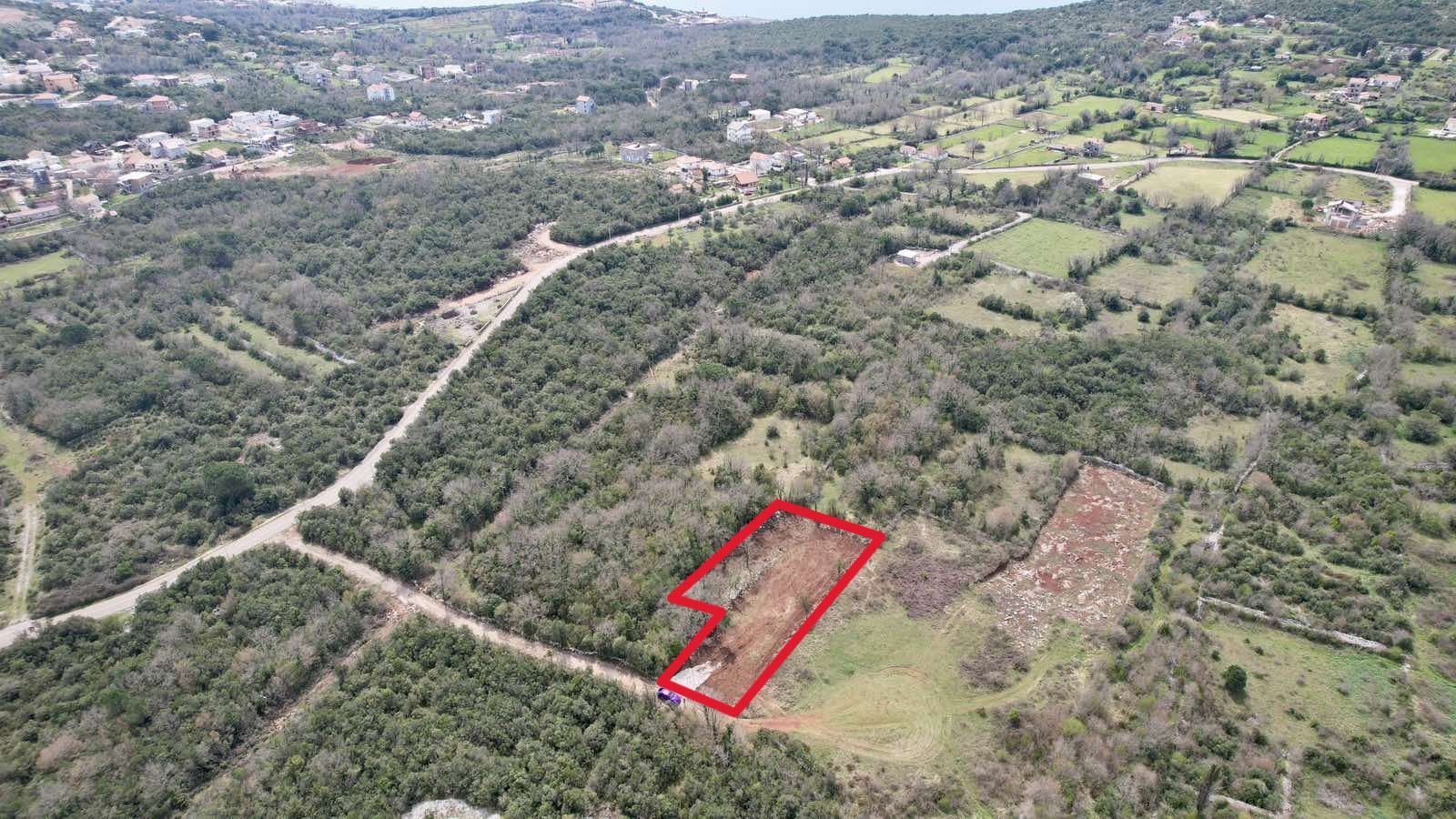 amforaproperty.com/Investiciona Prilika! Urbanizovan Plac 1360m² sa UTU Uslovima – Zagora, Kotor