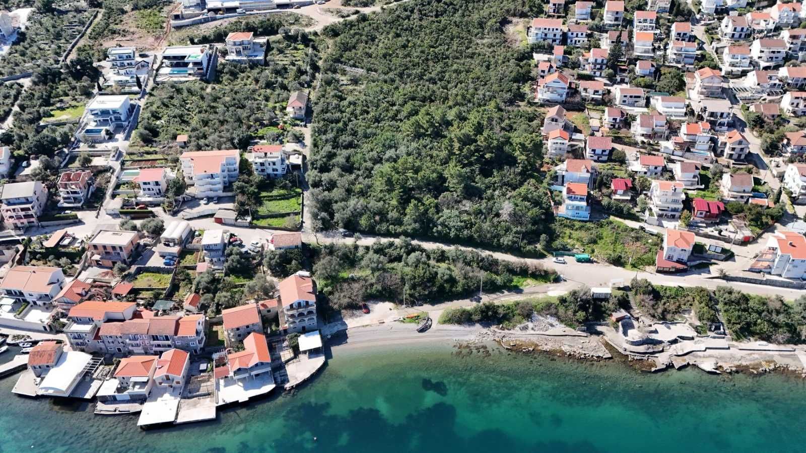 amforaproperty.com/Ekskluzivno zemljište na prvoj liniji do mora u Krašićima – 22.000 m²
